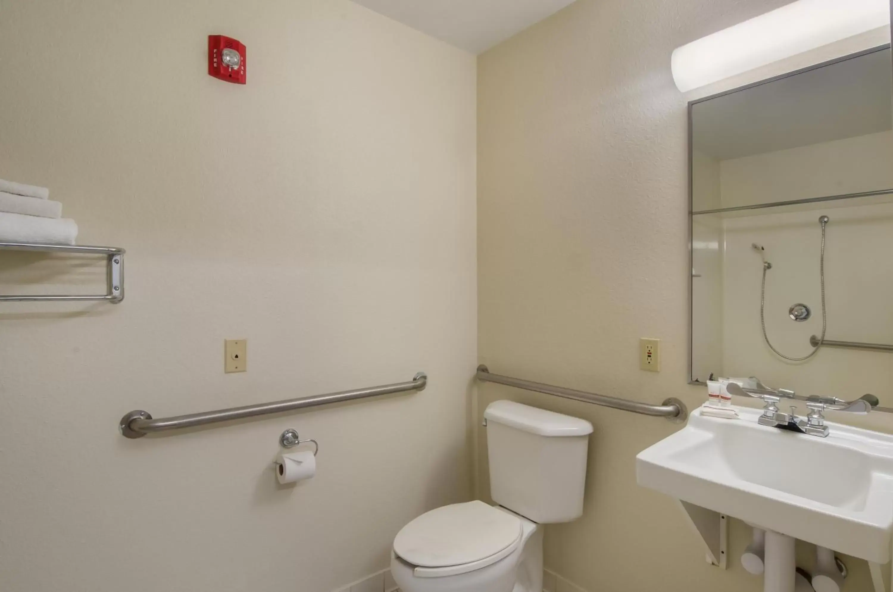 Bathroom in HomeTowne Studios by Red Roof Lake Charles - Sulphur