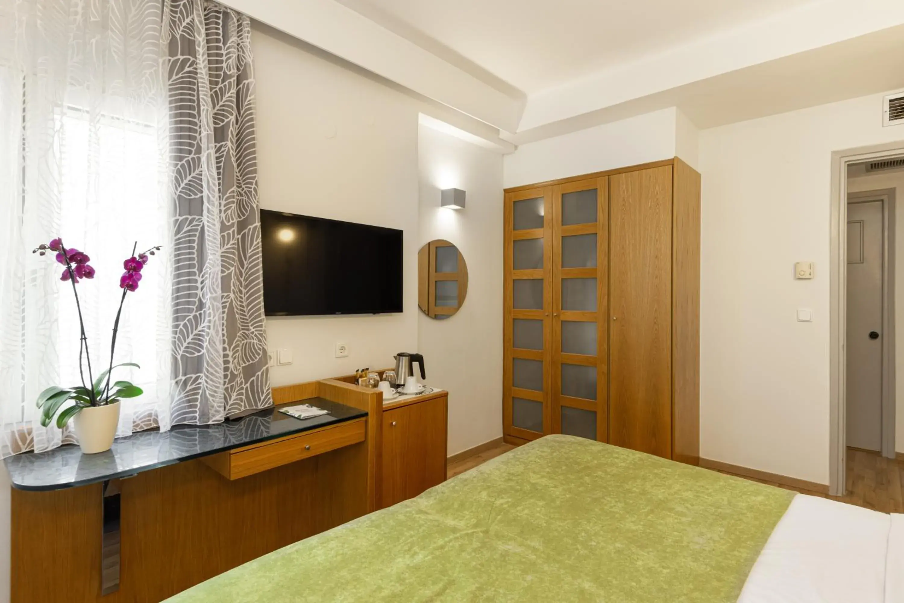 TV and multimedia, TV/Entertainment Center in City Hotel Thessaloniki