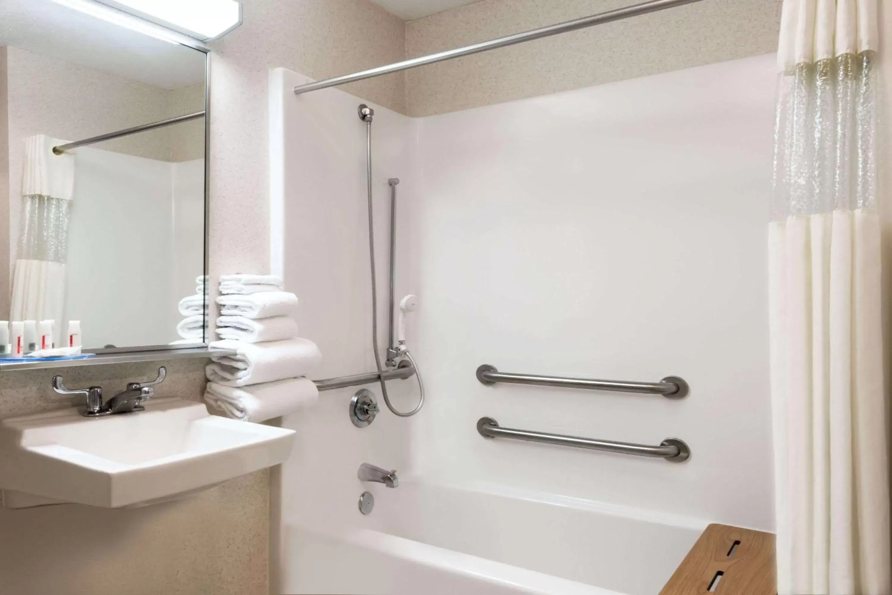 King Studio Suite - Non-Smoking in Baymont by Wyndham Columbus/Rickenbacker King Studio Suite - Non-Smoking in Baymont by Wyndham Columbus/Rickenbacker