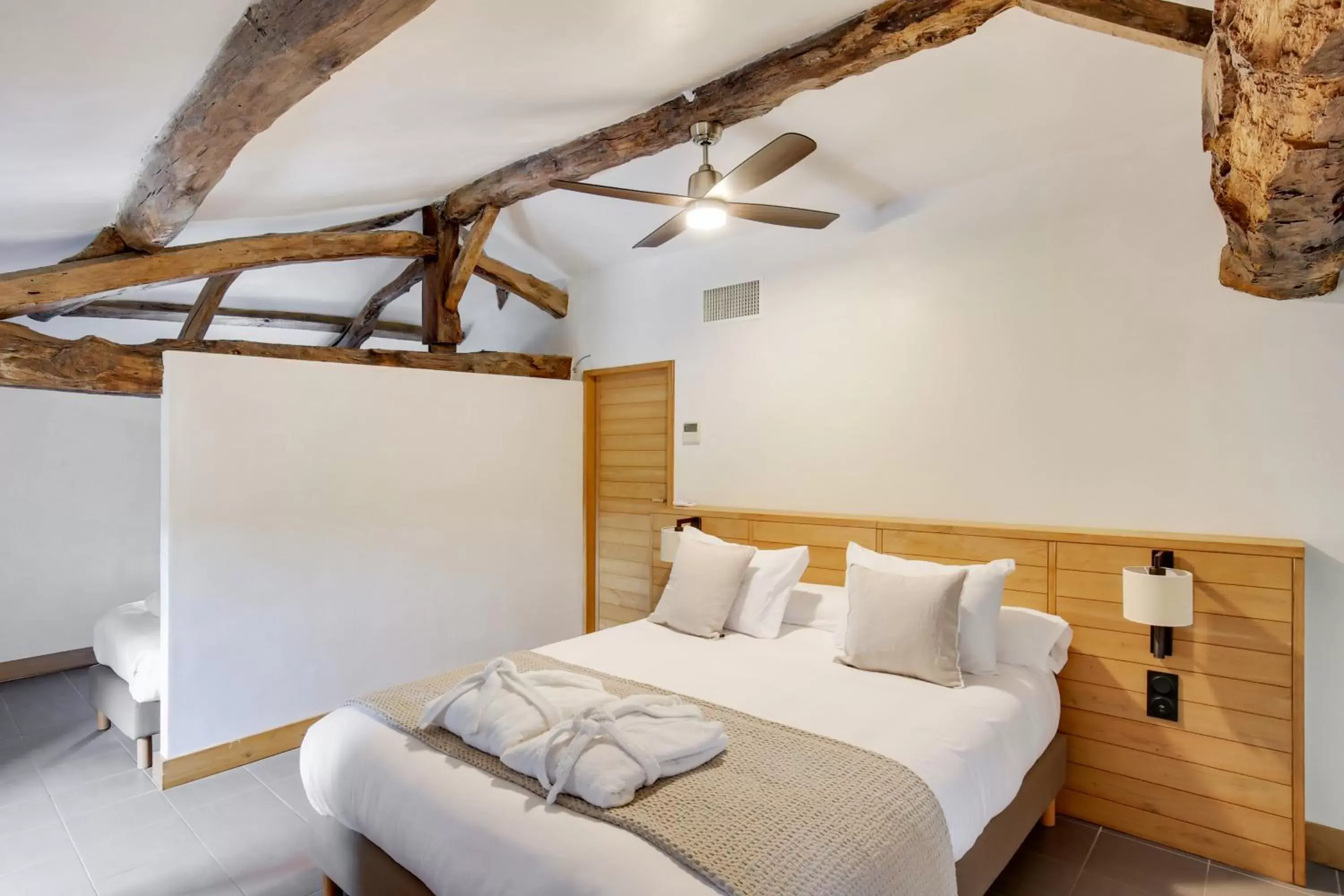 Bedroom, Bed in Le logis de Valandraud