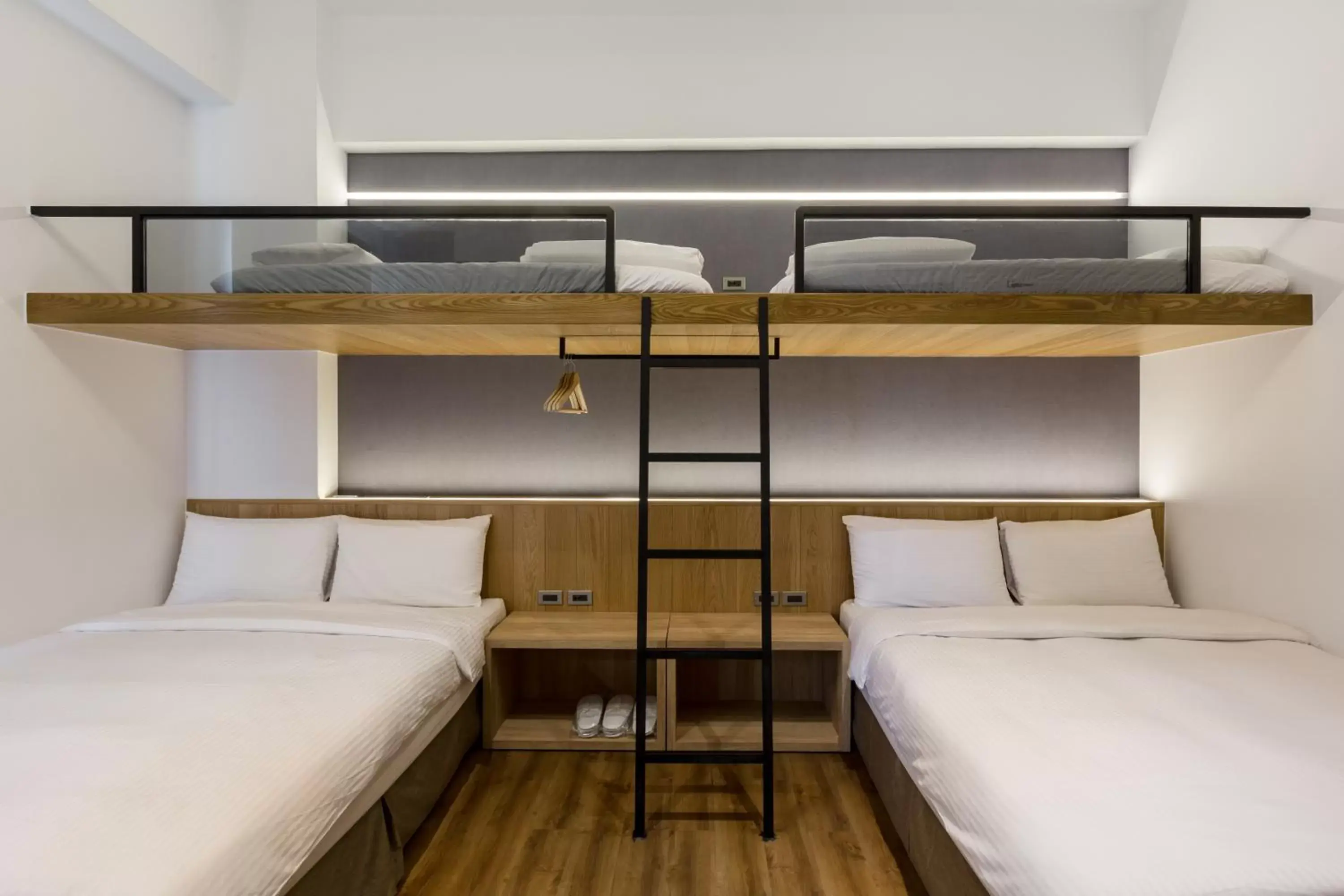 Bunk Bed in Green Hotel