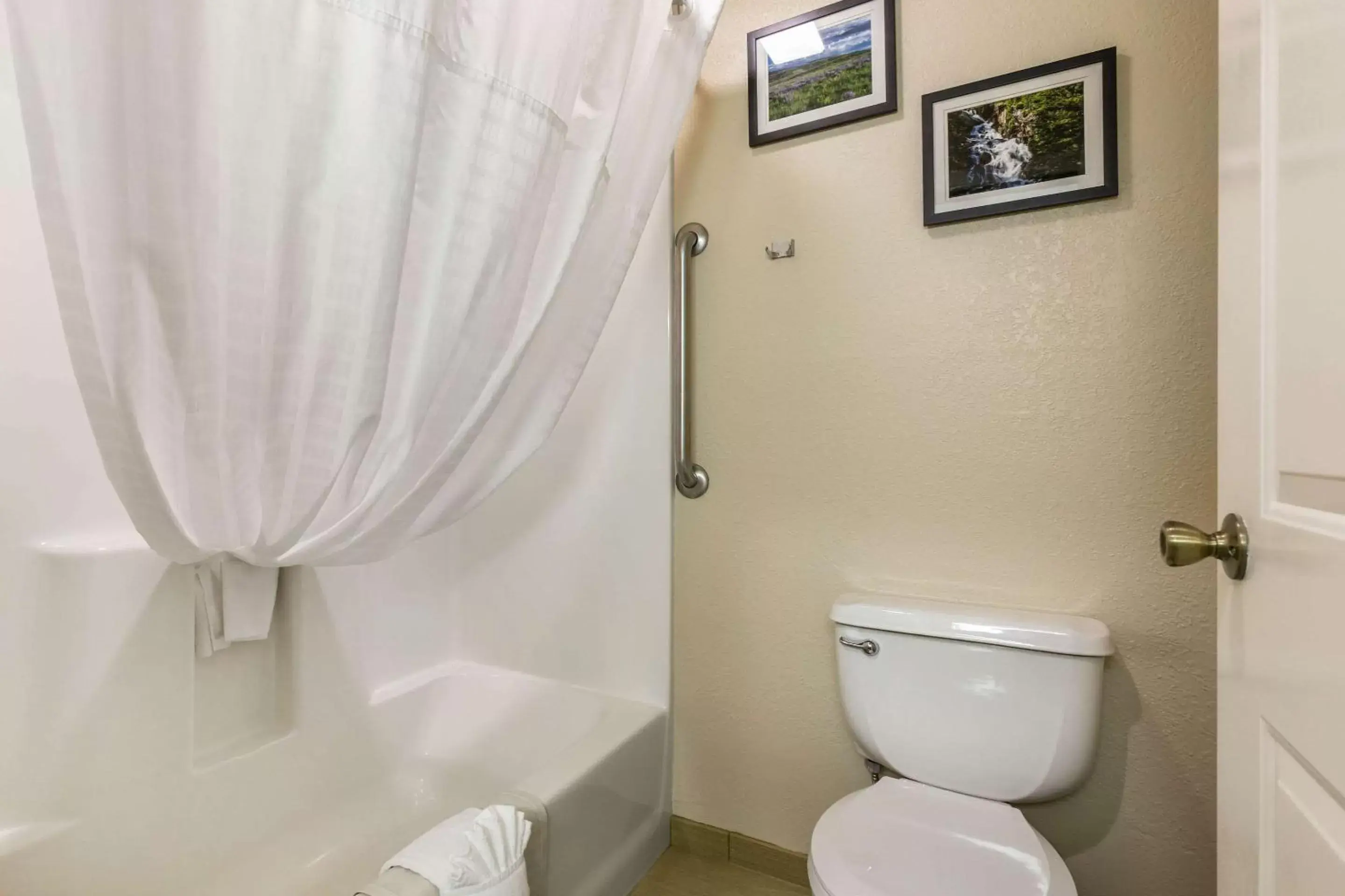 Bathroom in Comfort Inn Worland Hwy 16 to Yellowstone