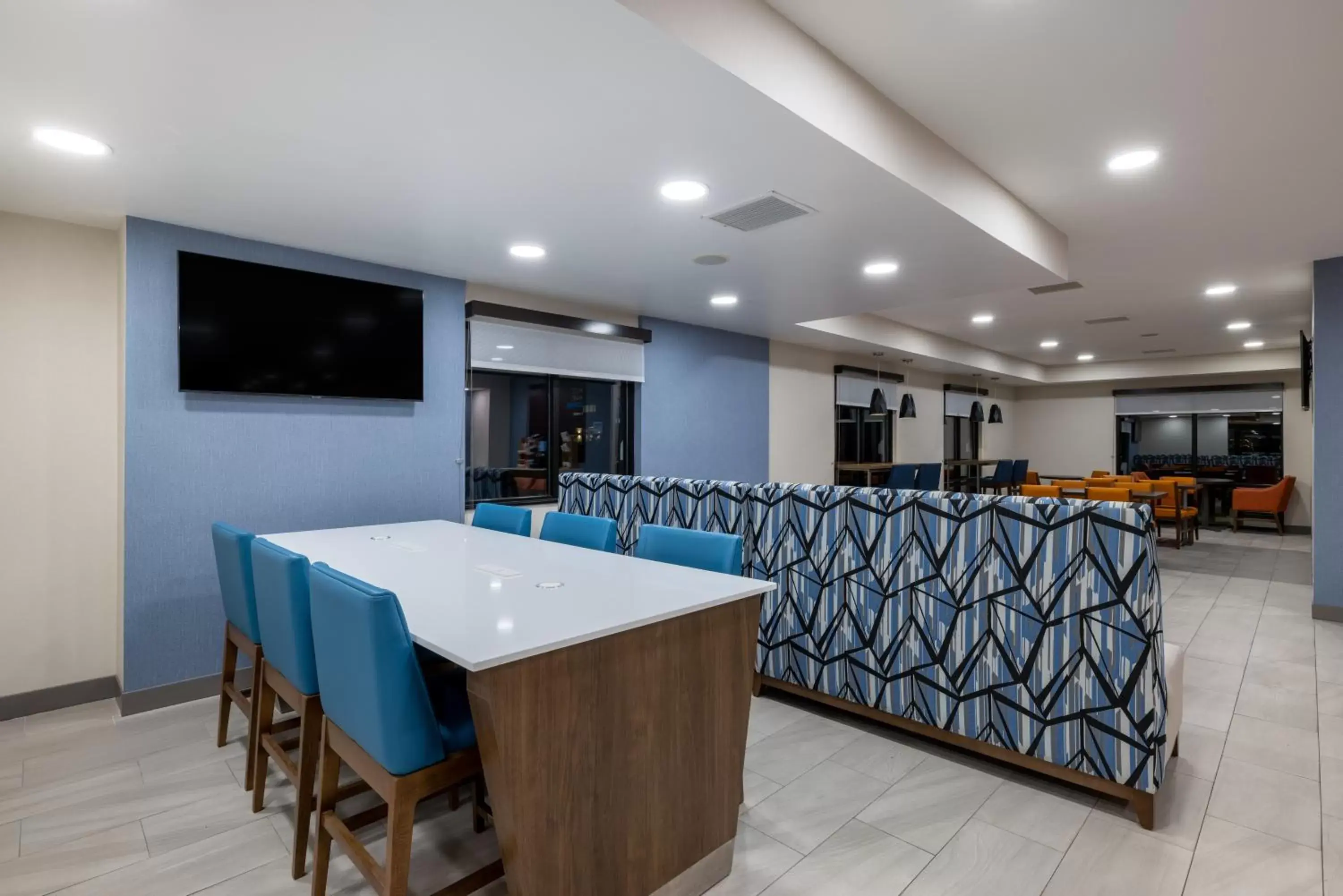Lounge or bar in Holiday Inn Express Rochester South - Mayo Area, an IHG Hotel