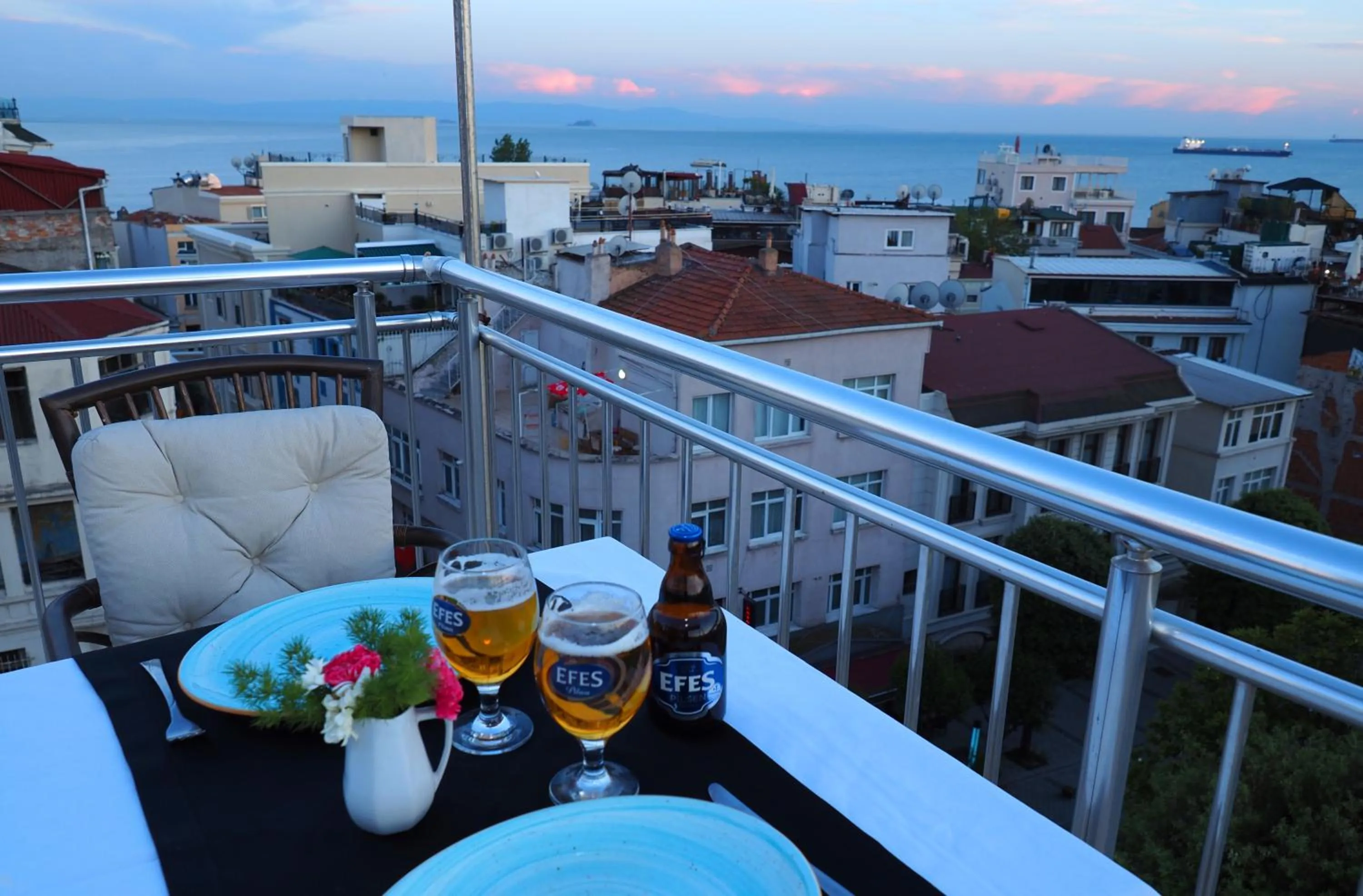 Balcony/Terrace in The Sunrise Hotel