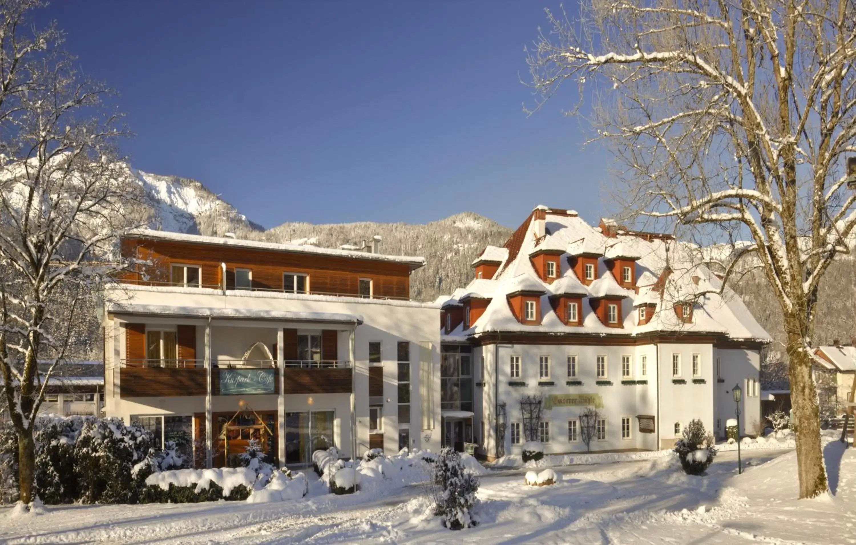 Facade/entrance, Winter in Wohlfühlhotel Goiserer Mühle