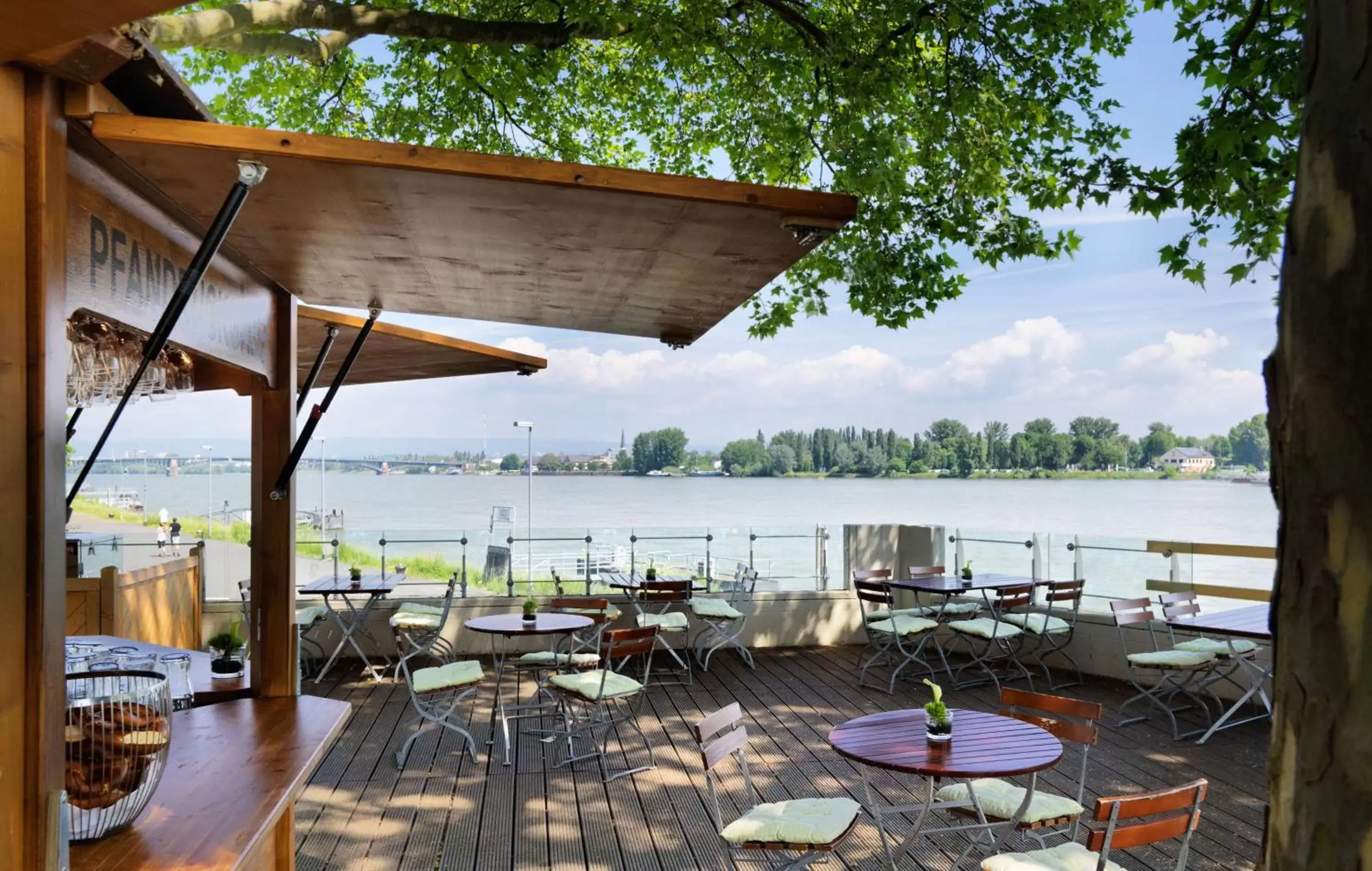 Lounge or bar in Hyatt Regency Mainz