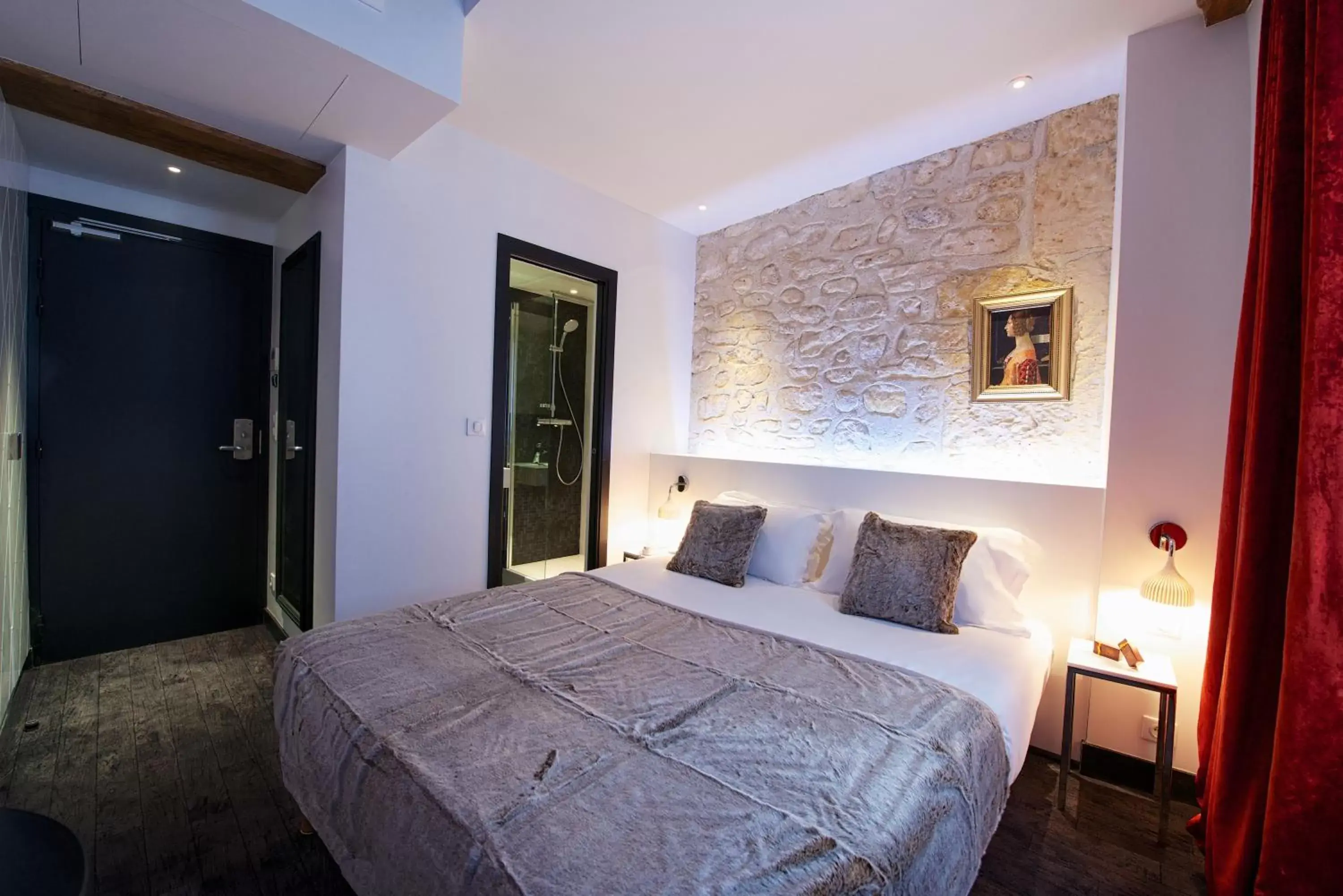 Bed in Hôtel le Clos de Notre Dame Bed in Hôtel le Clos de Notre Dame