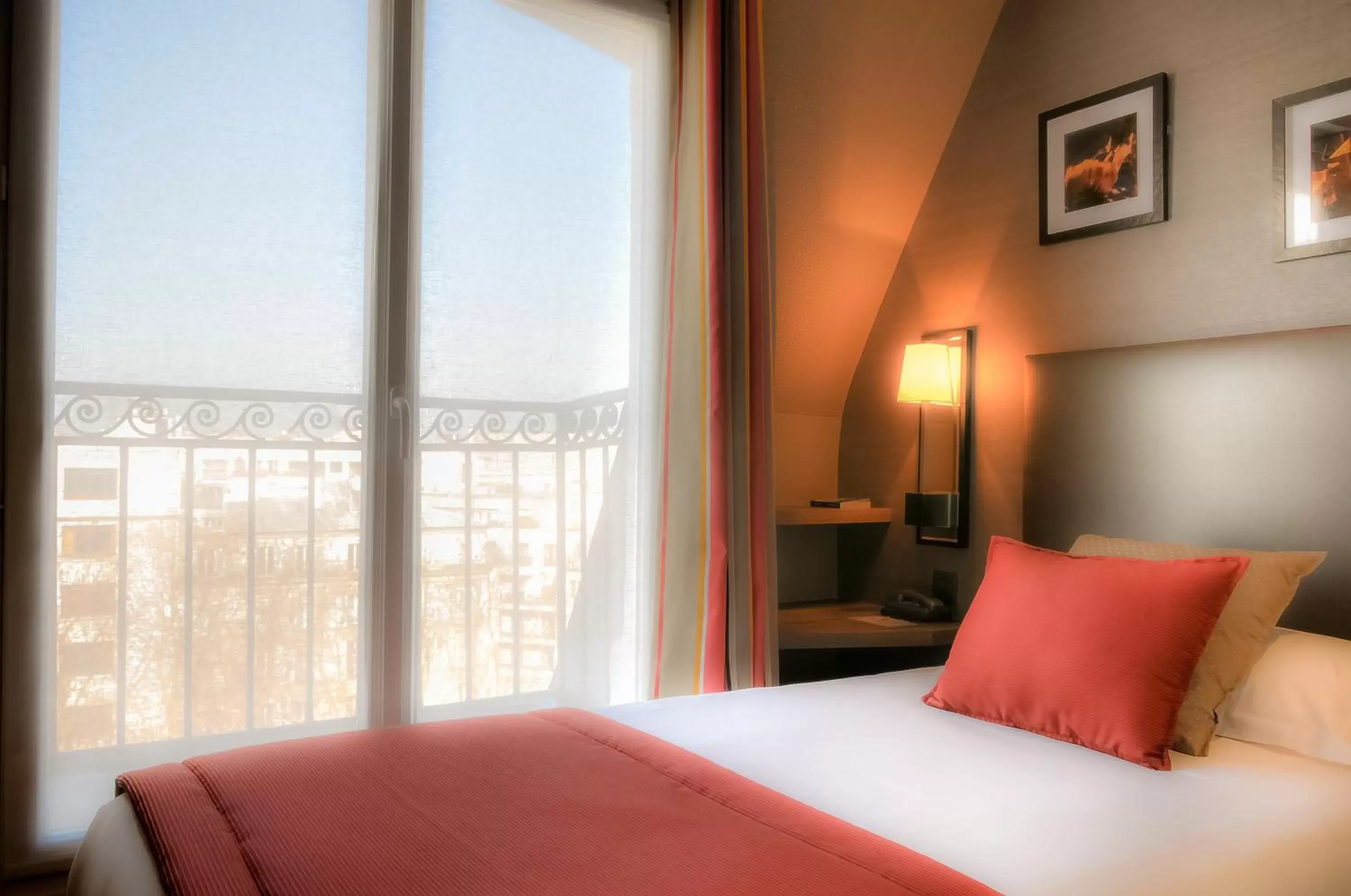 Bed in Hôtel Marais Bastille Bed in Hôtel Marais Bastille