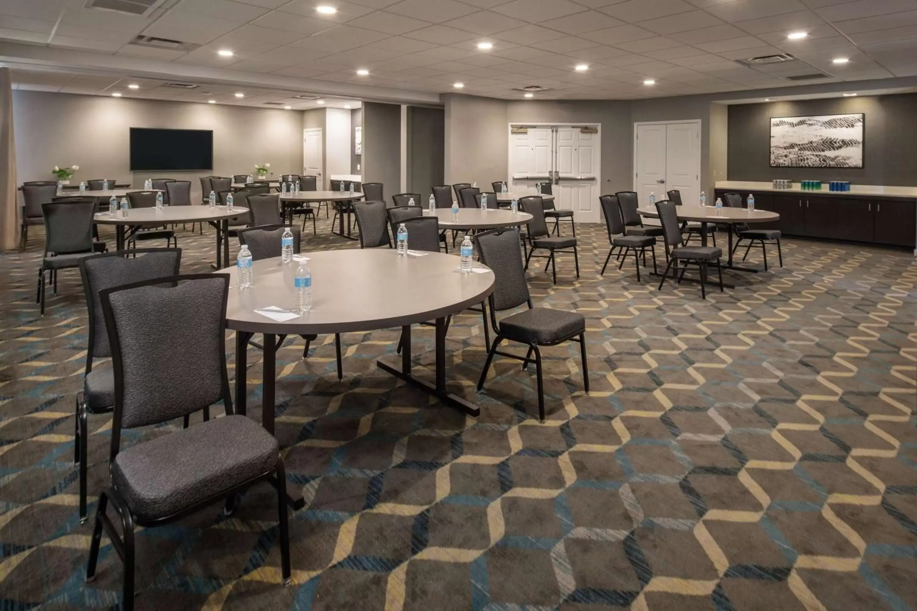 Meeting/conference room, Restaurant/Places to Eat in Sonesta ES Suites Fairfax Fair Lakes