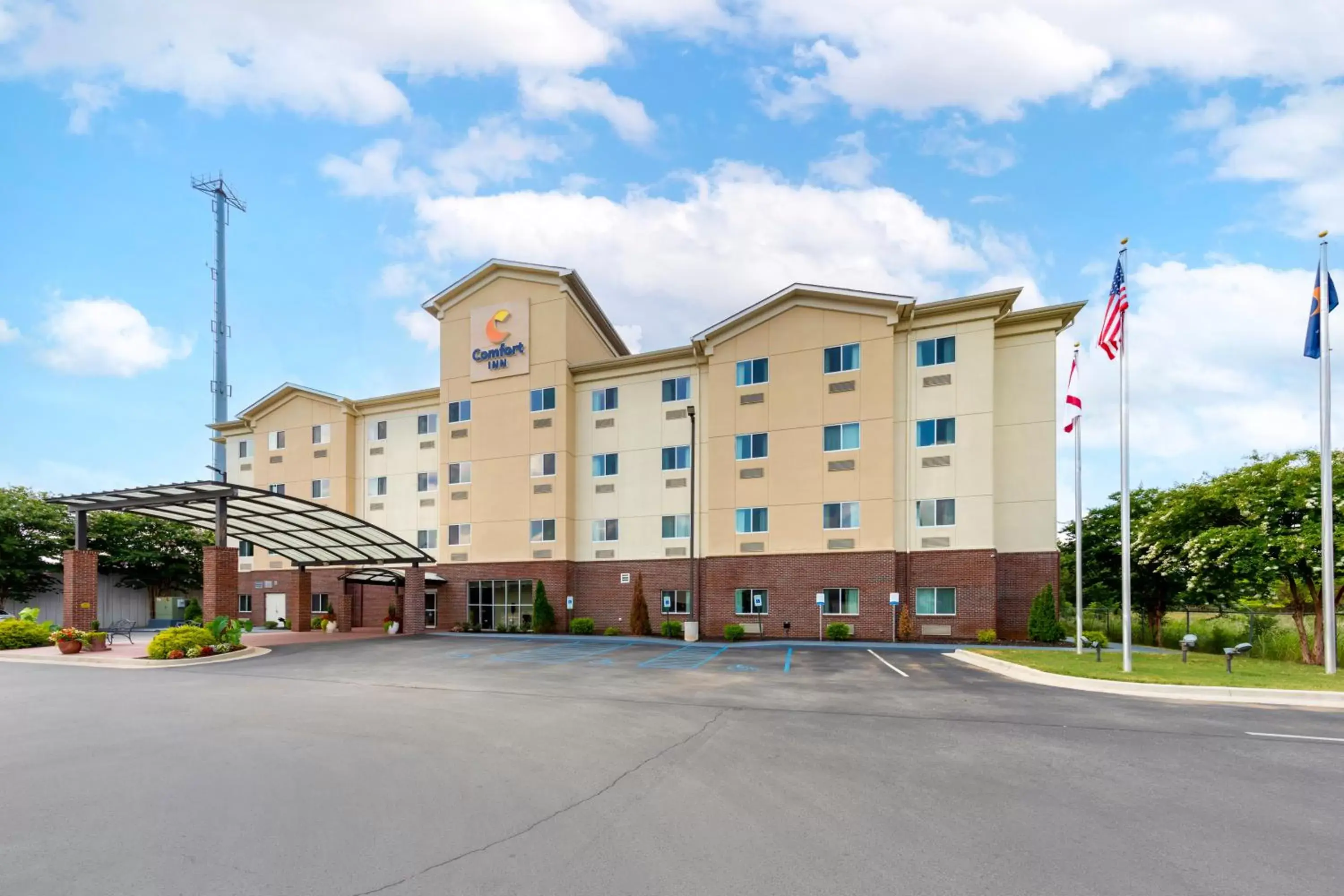 Property Building in Comfort Inn Huntsville near University