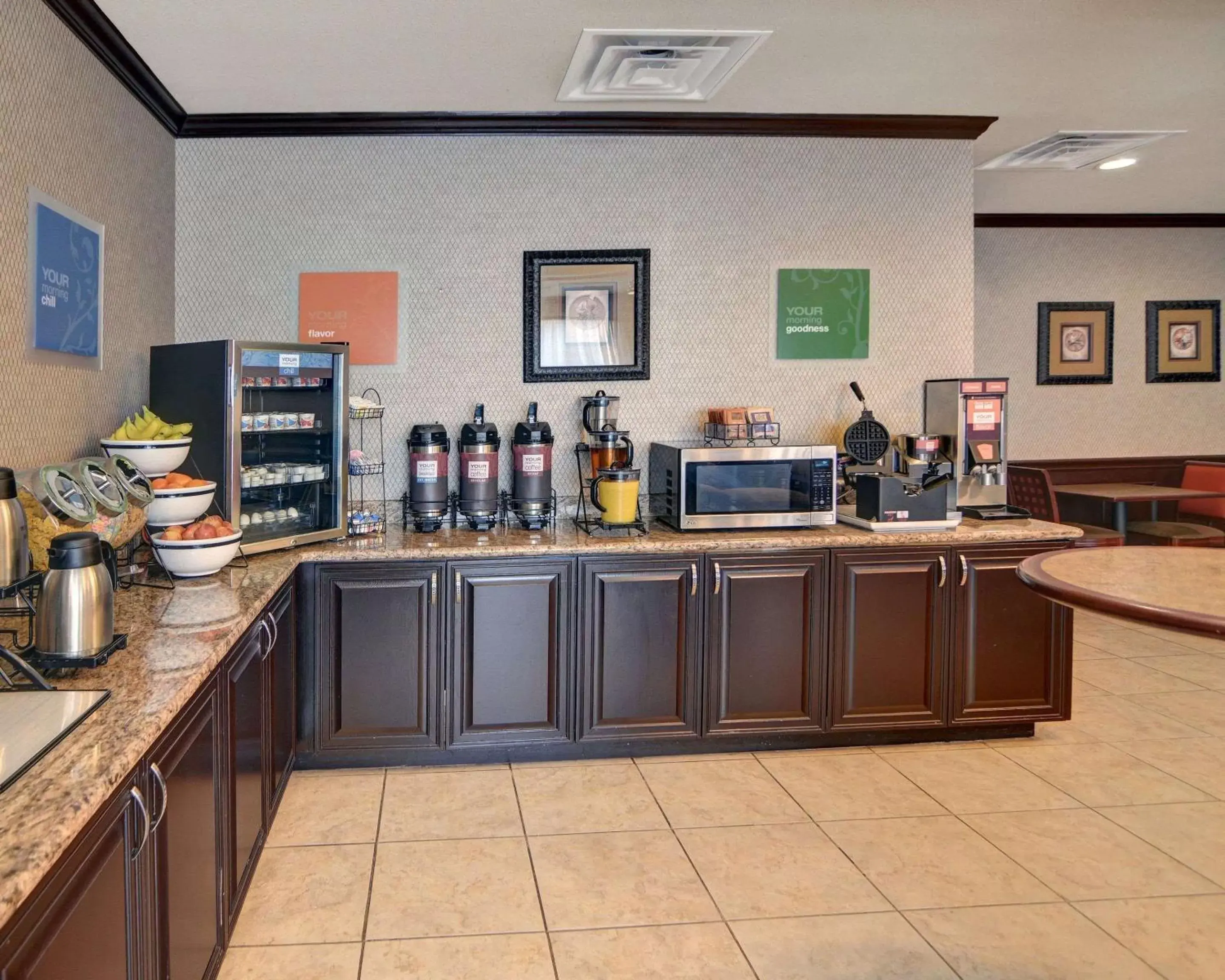 Restaurant/Places to Eat in Comfort Inn & Suites Near Lake Lewisville