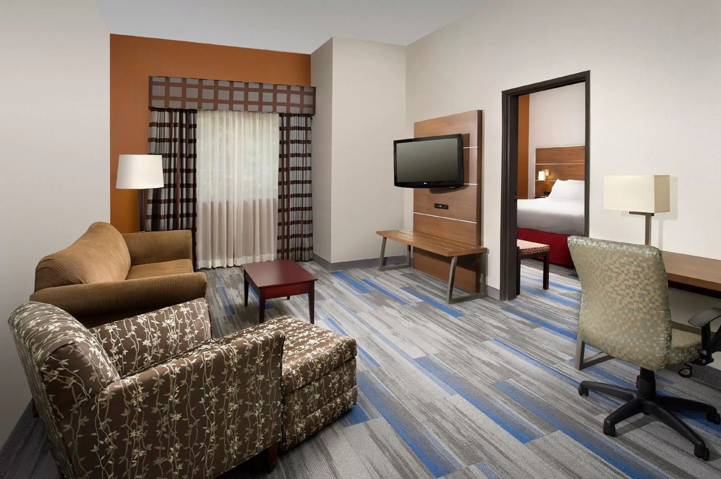 Photo of the whole room, Seating Area in Holiday Inn Express & Suites Charlottesville - Ruckersville, an IHG Hotel