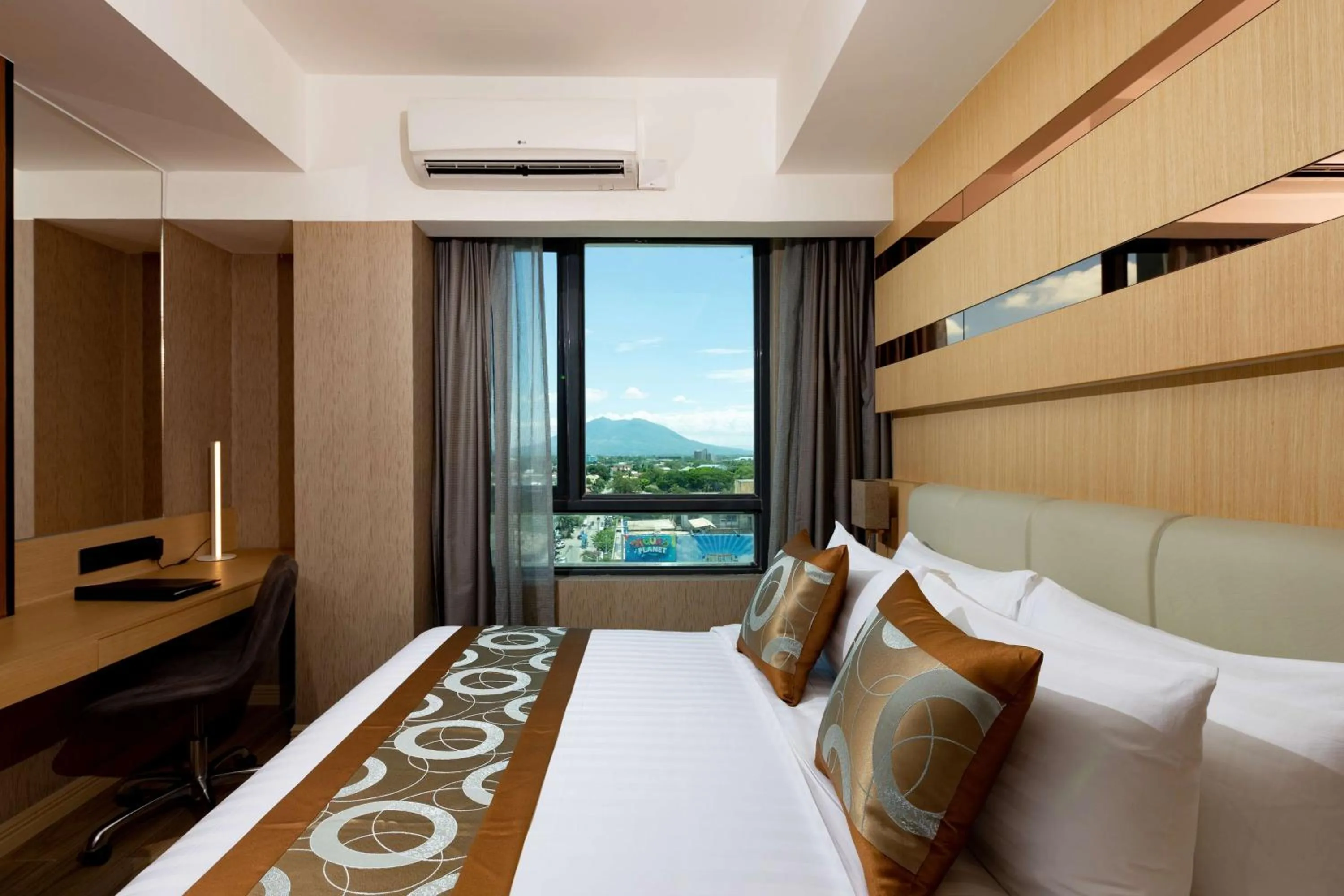 Bedroom, Bed in Best Western Plus Metro Clark