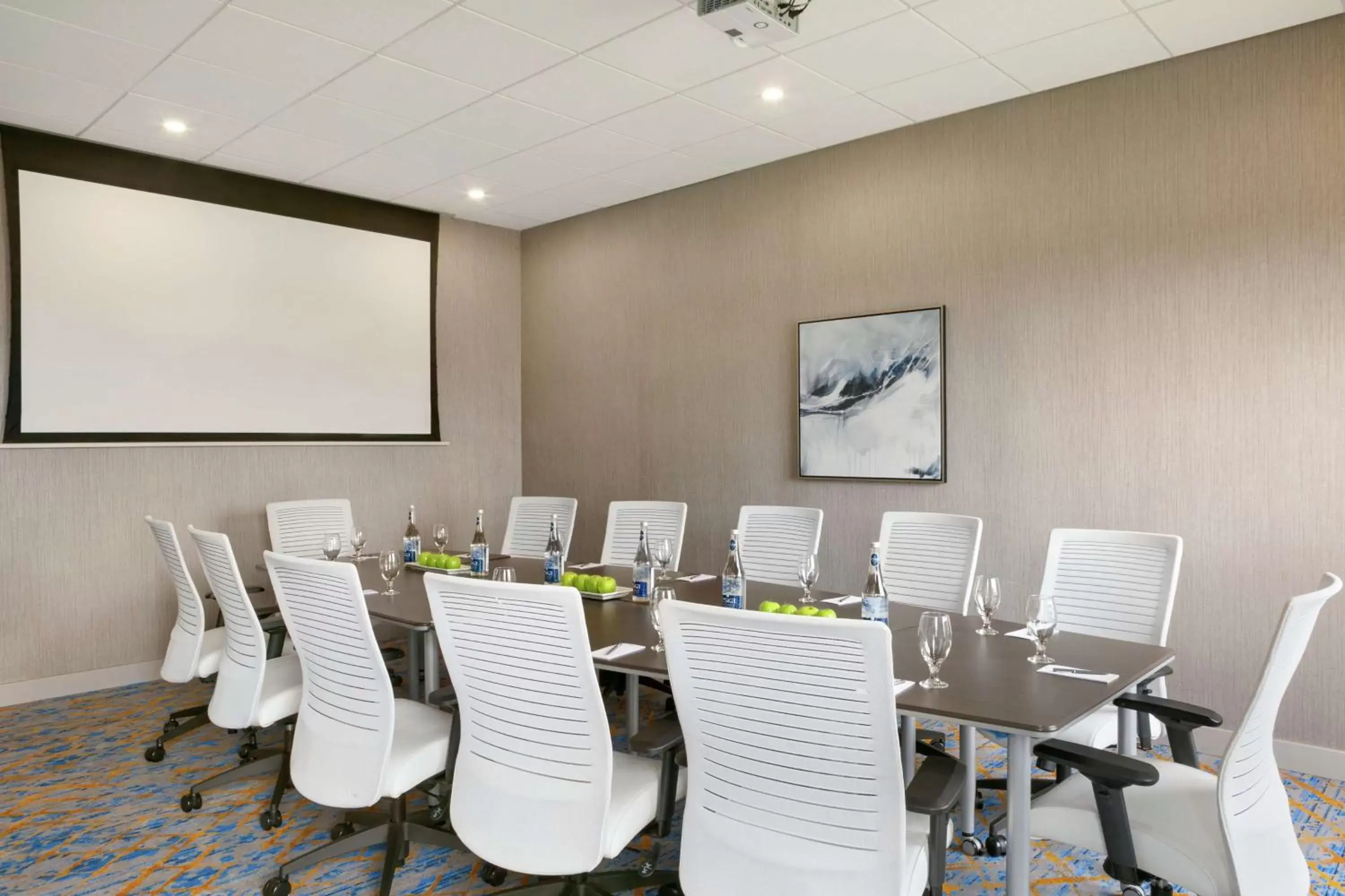 Meeting/conference room in Embassy Suites By Hilton Montreal Airport