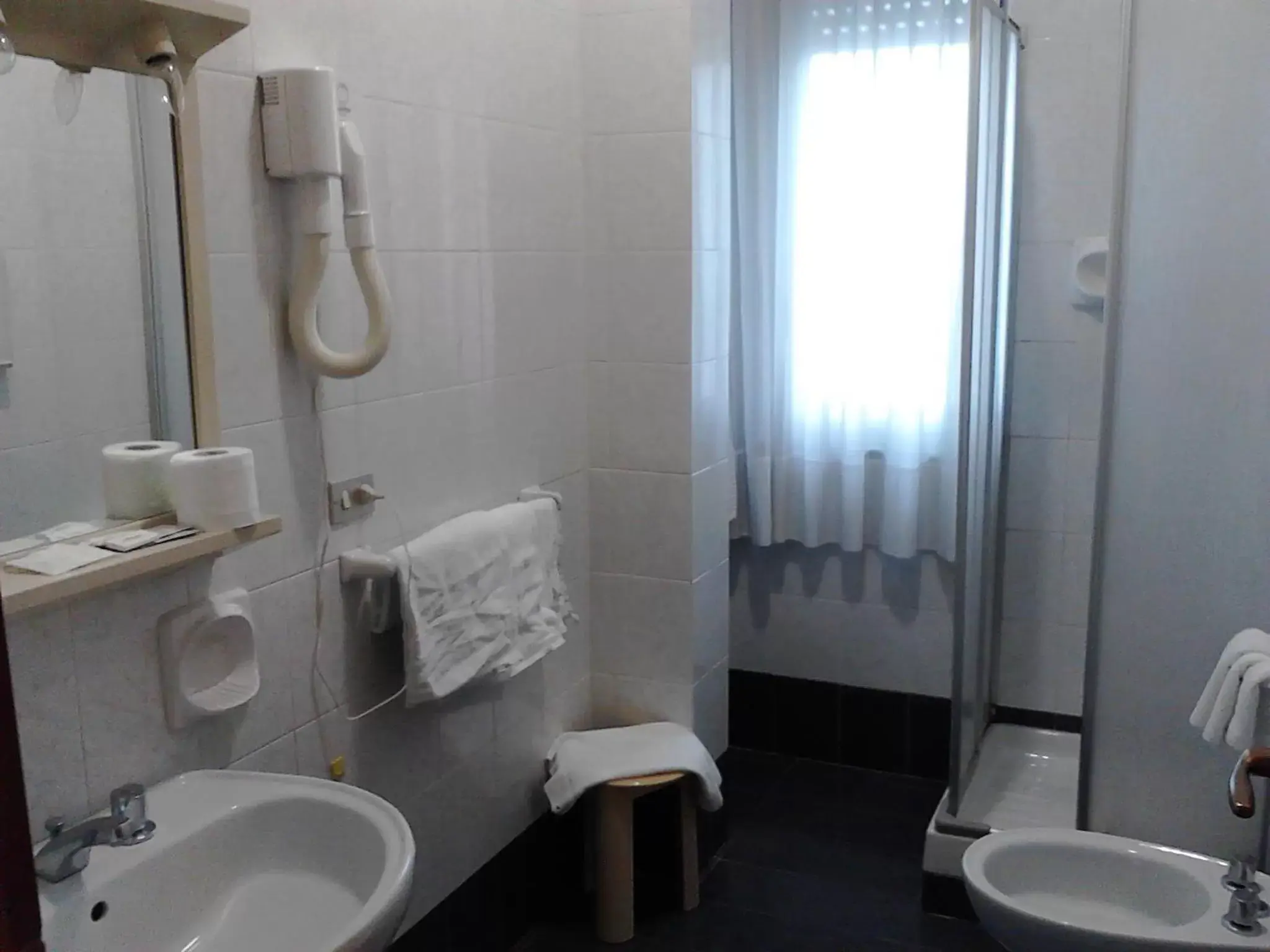 Day, Bathroom in Motel Forum