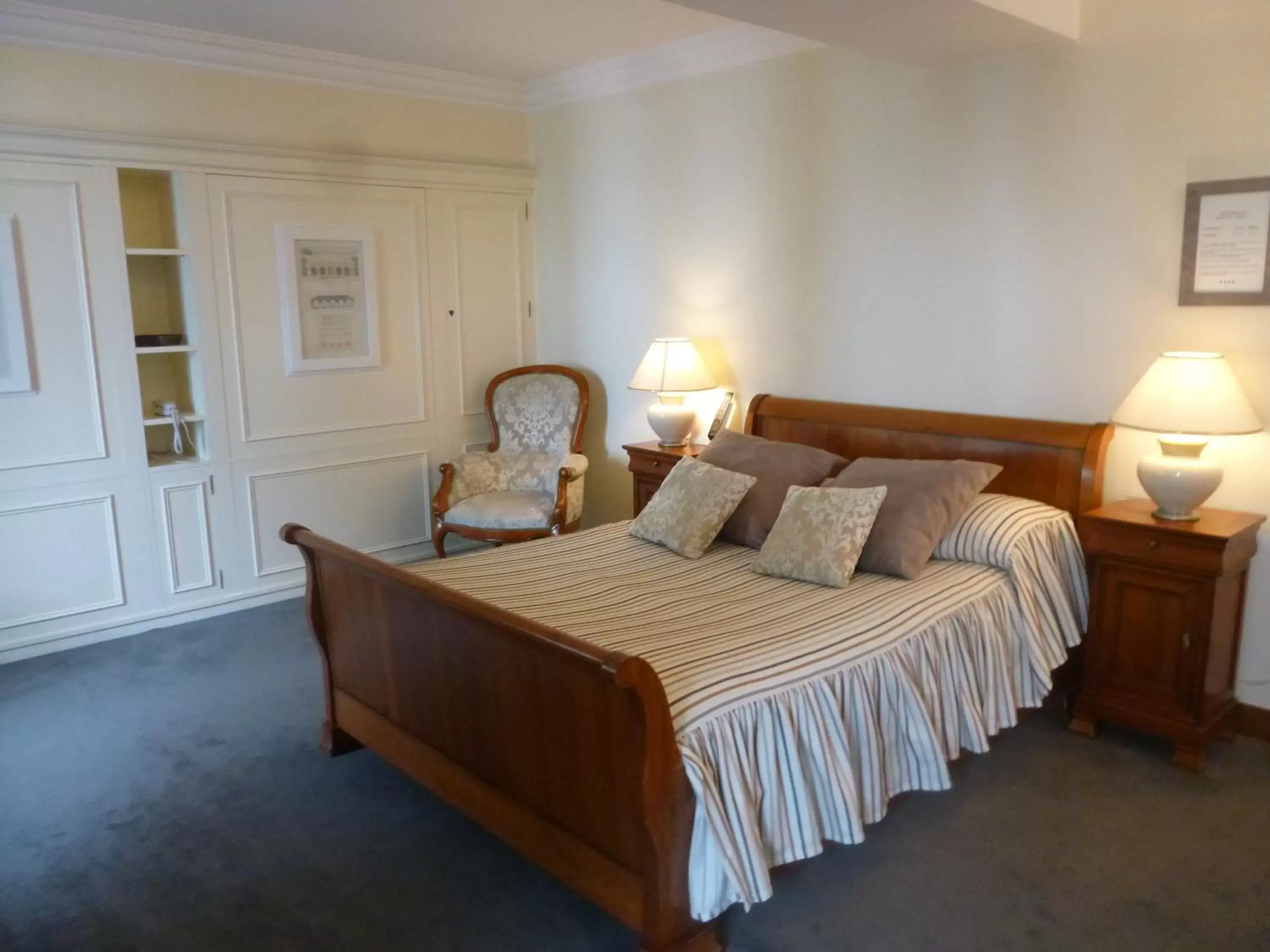 Photo of the whole room, Bed in Logis Hôtel Le Rivage