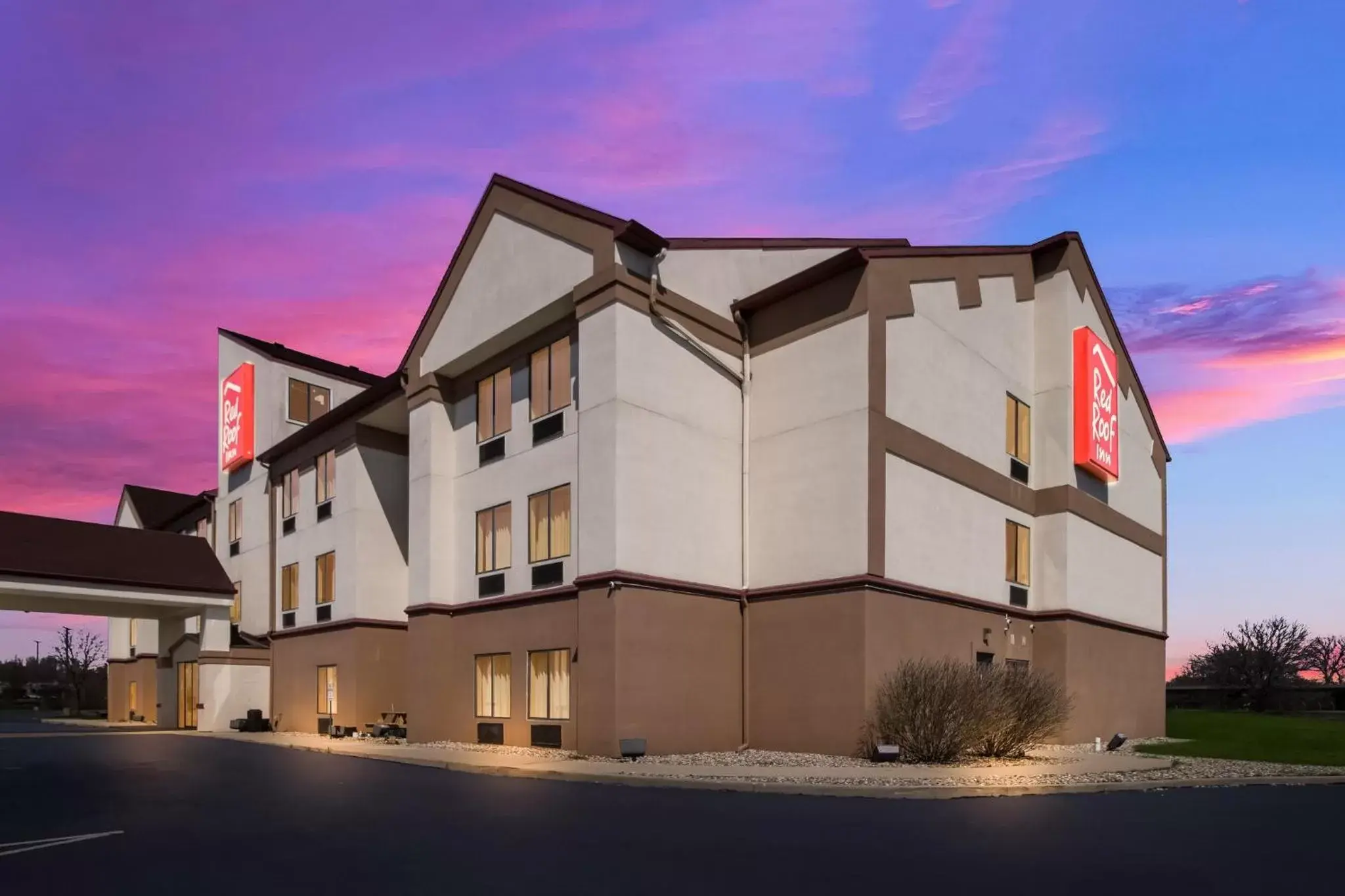 Property Building in Red Roof Inn South Bend - Mishawaka