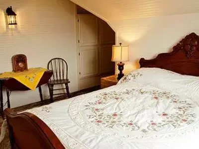 Bed in Hydrangea Inn