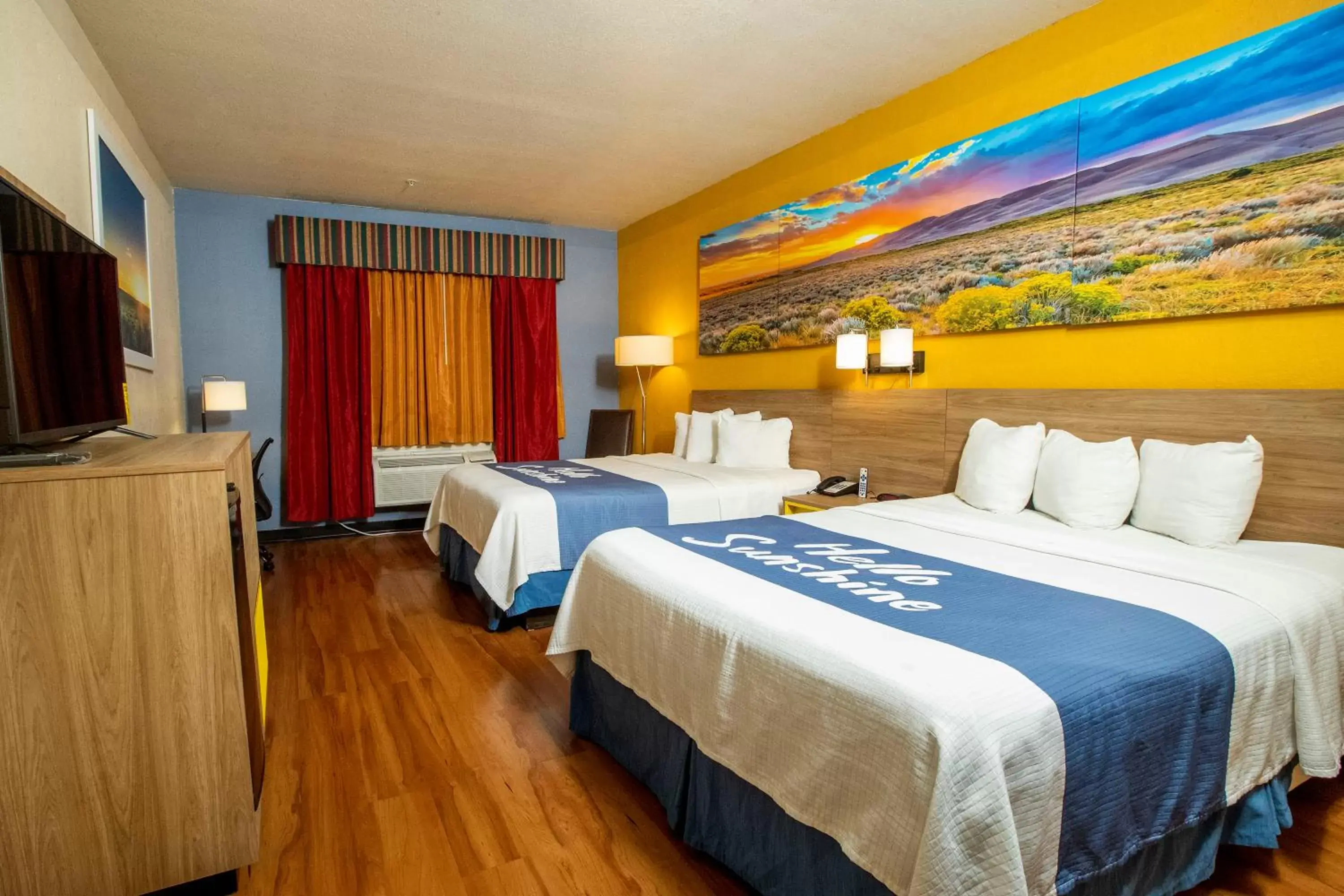 Bedroom, Bed in Days Inn & Suites by Wyndham Houston North/Aldine