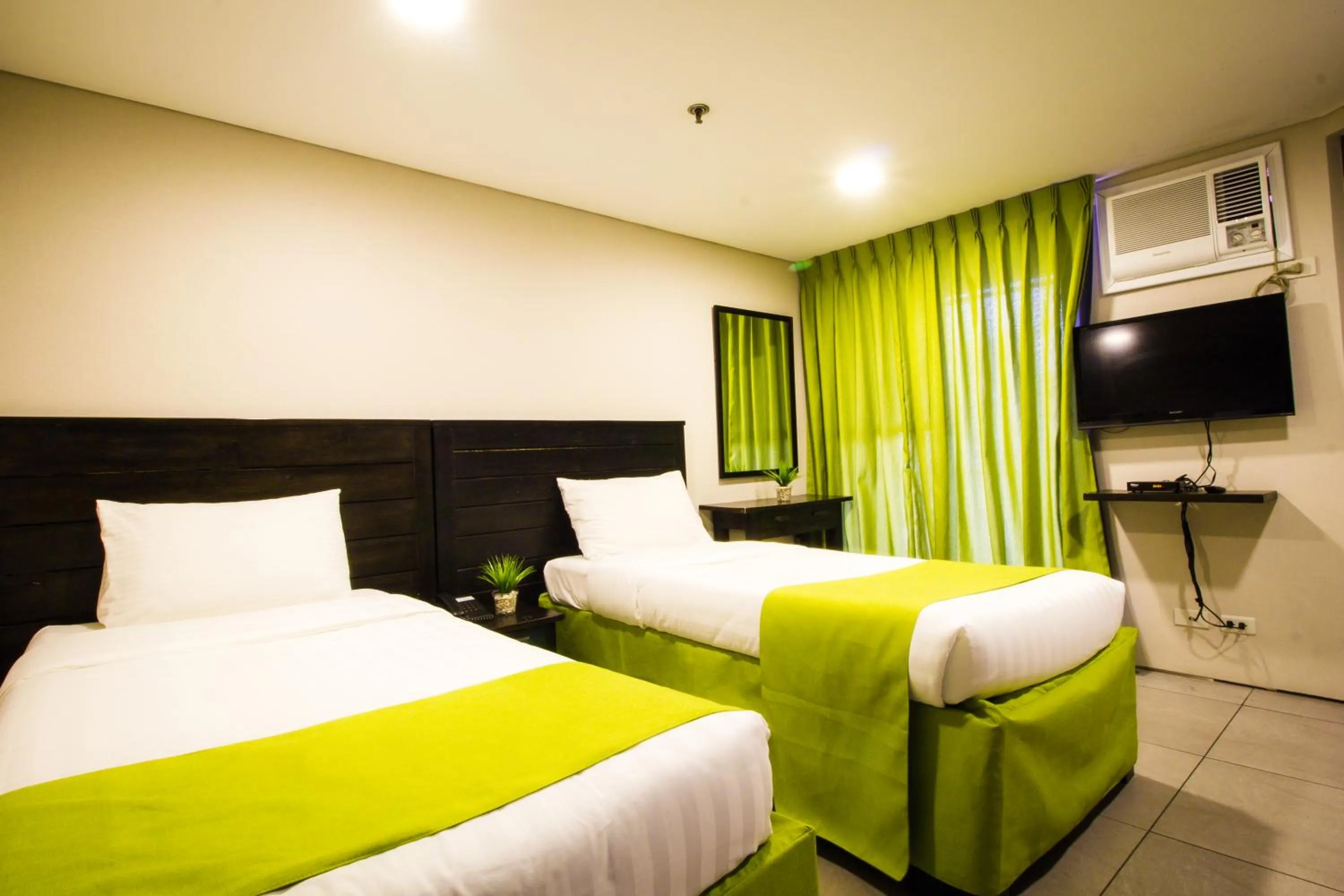 Bed in Jade Hotel and Suites