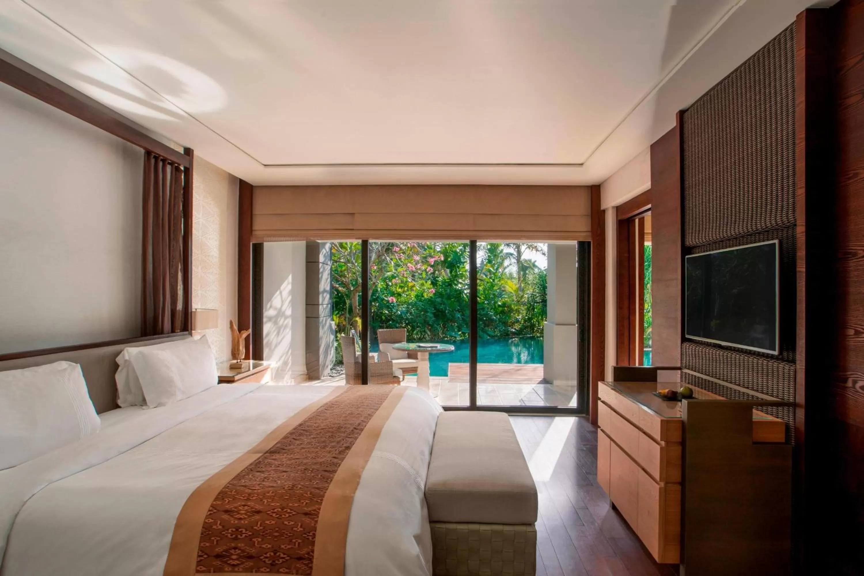 Swimming pool, Bed in The Ritz-Carlton Bali