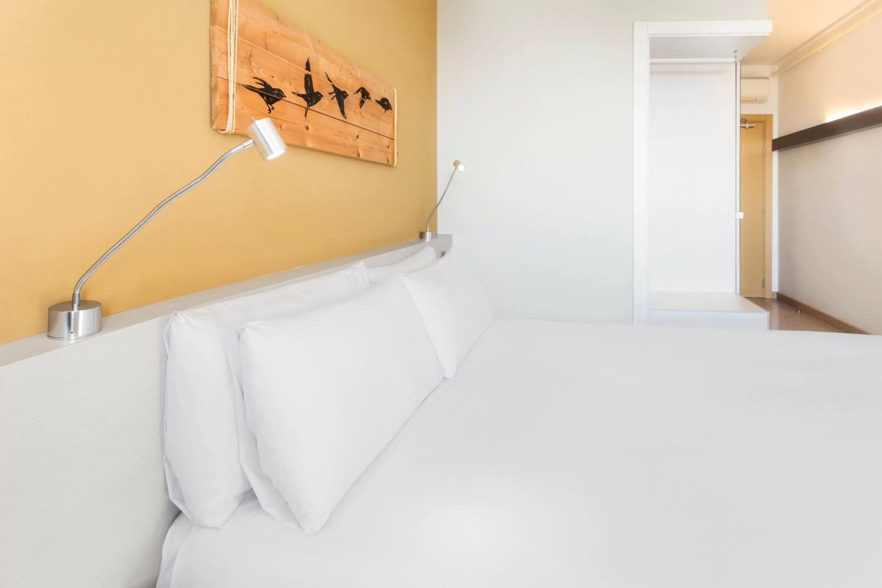 Bed in B&B HOTEL Barcelona Viladecans