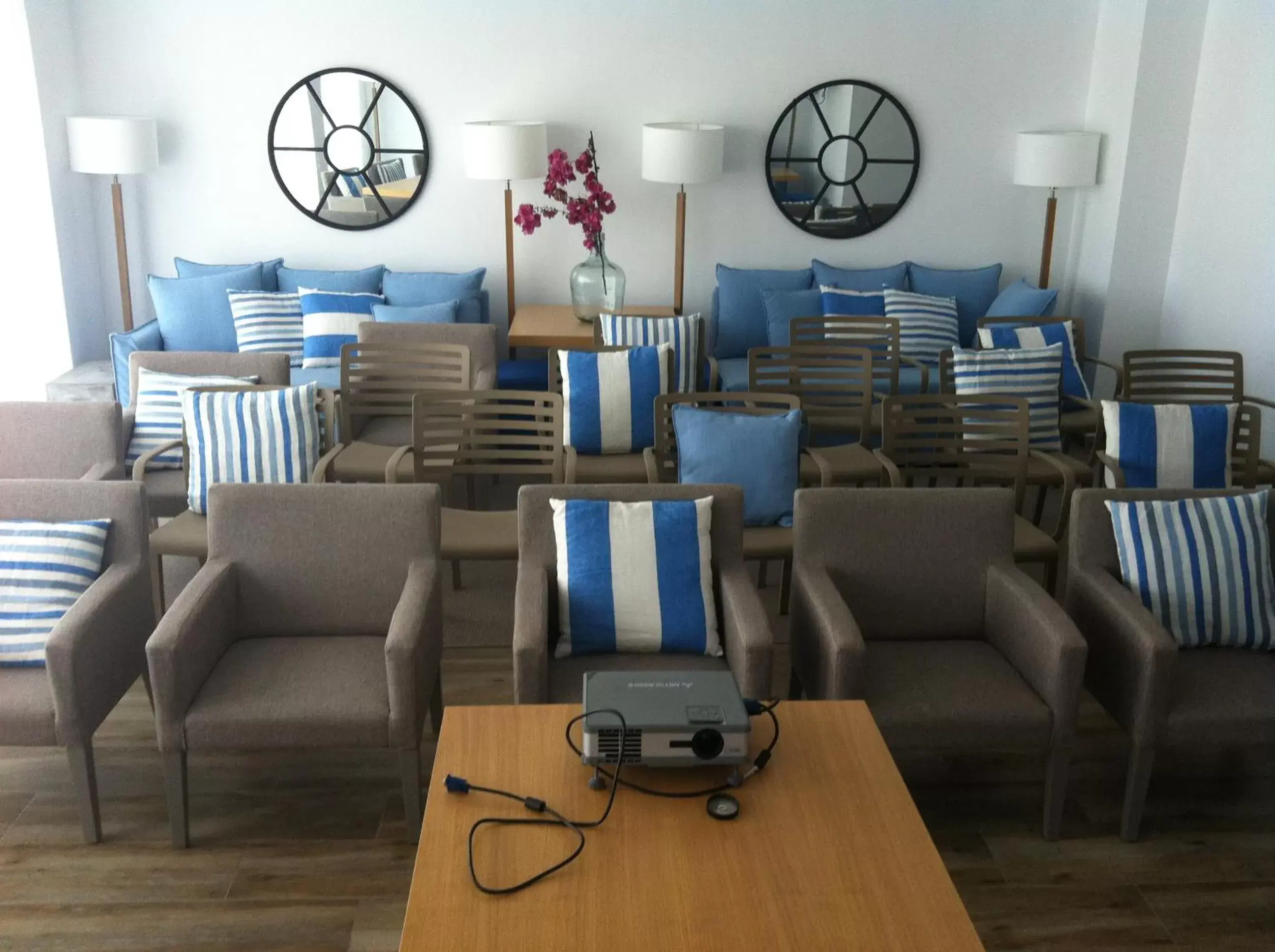 Business facilities, Restaurant/Places to Eat in Hotel Boutique Balandret