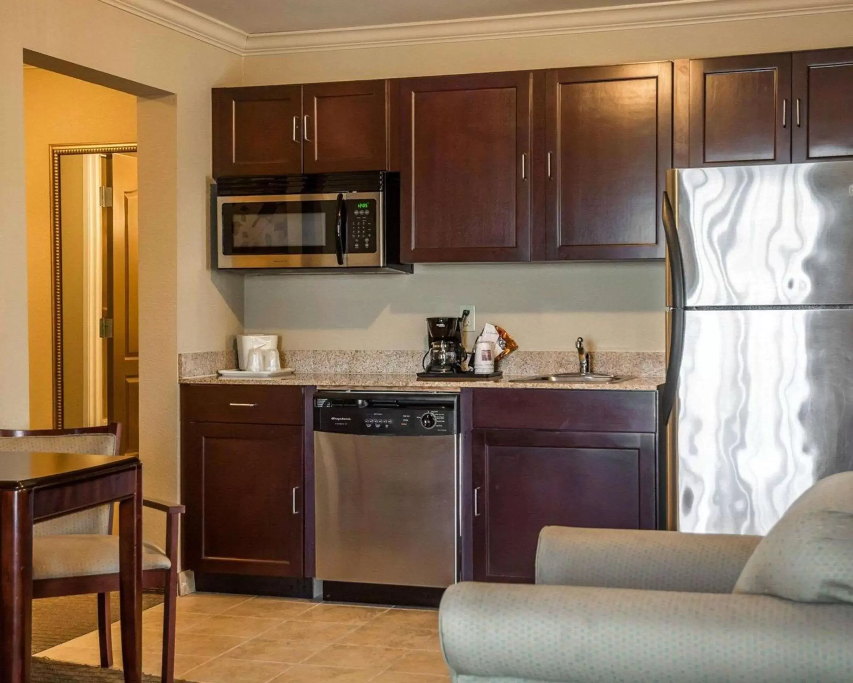 Photo of the whole room, Kitchen/Kitchenette in Comfort Suites Cincinnati North