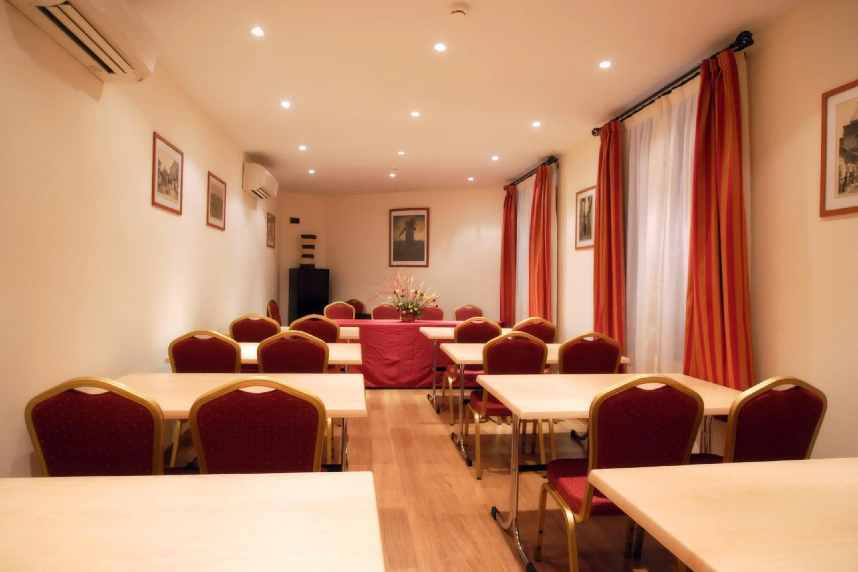 Lounge or bar in Eurico Lounge or bar in Eurico
