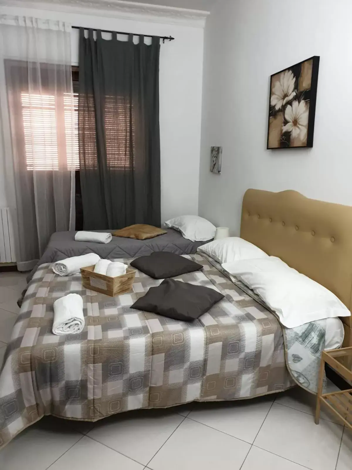 Photo of the whole room, Bed in Alba central City