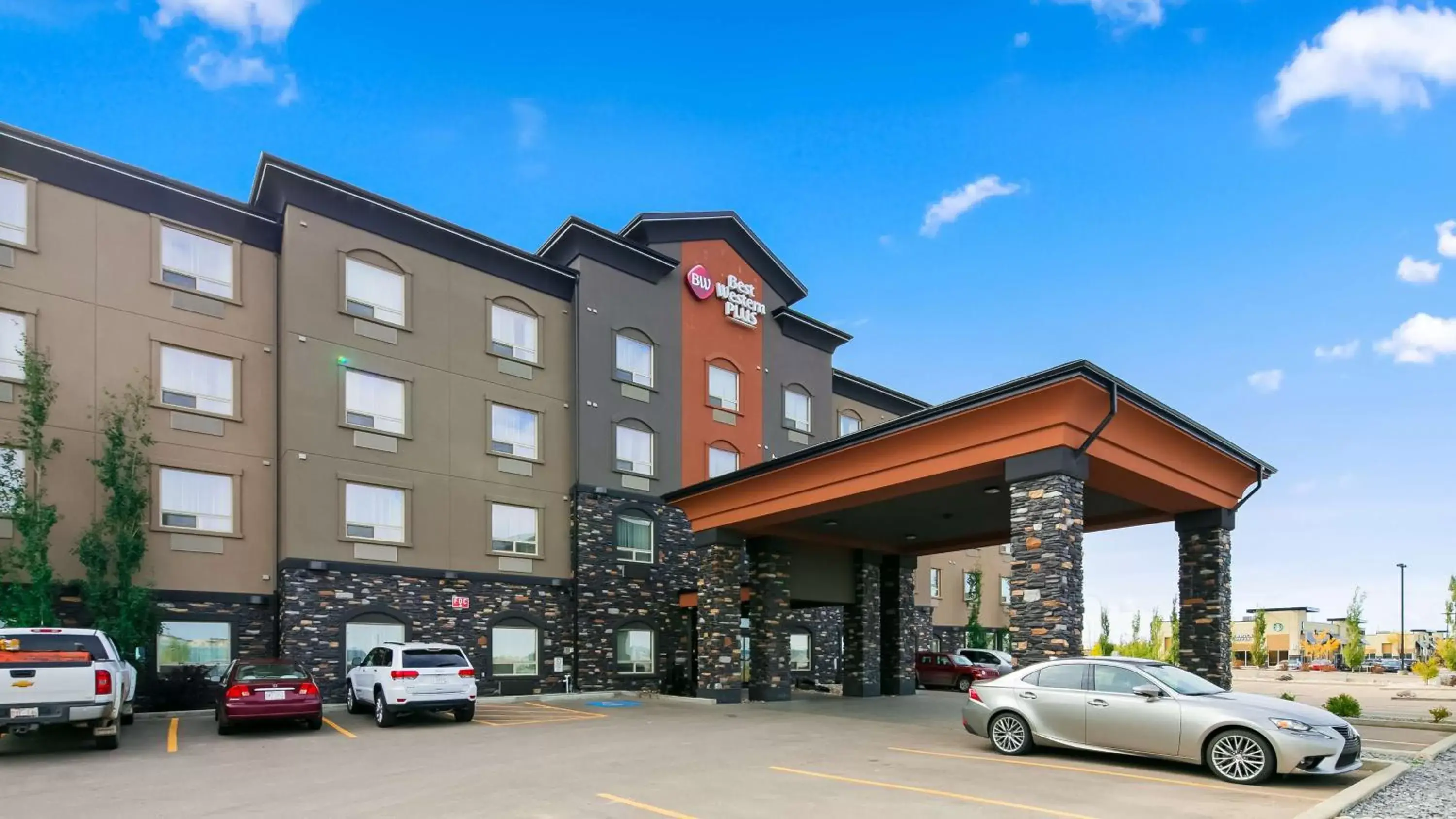 Property Building in Best Western Plus Sherwood Park Inn & Suites