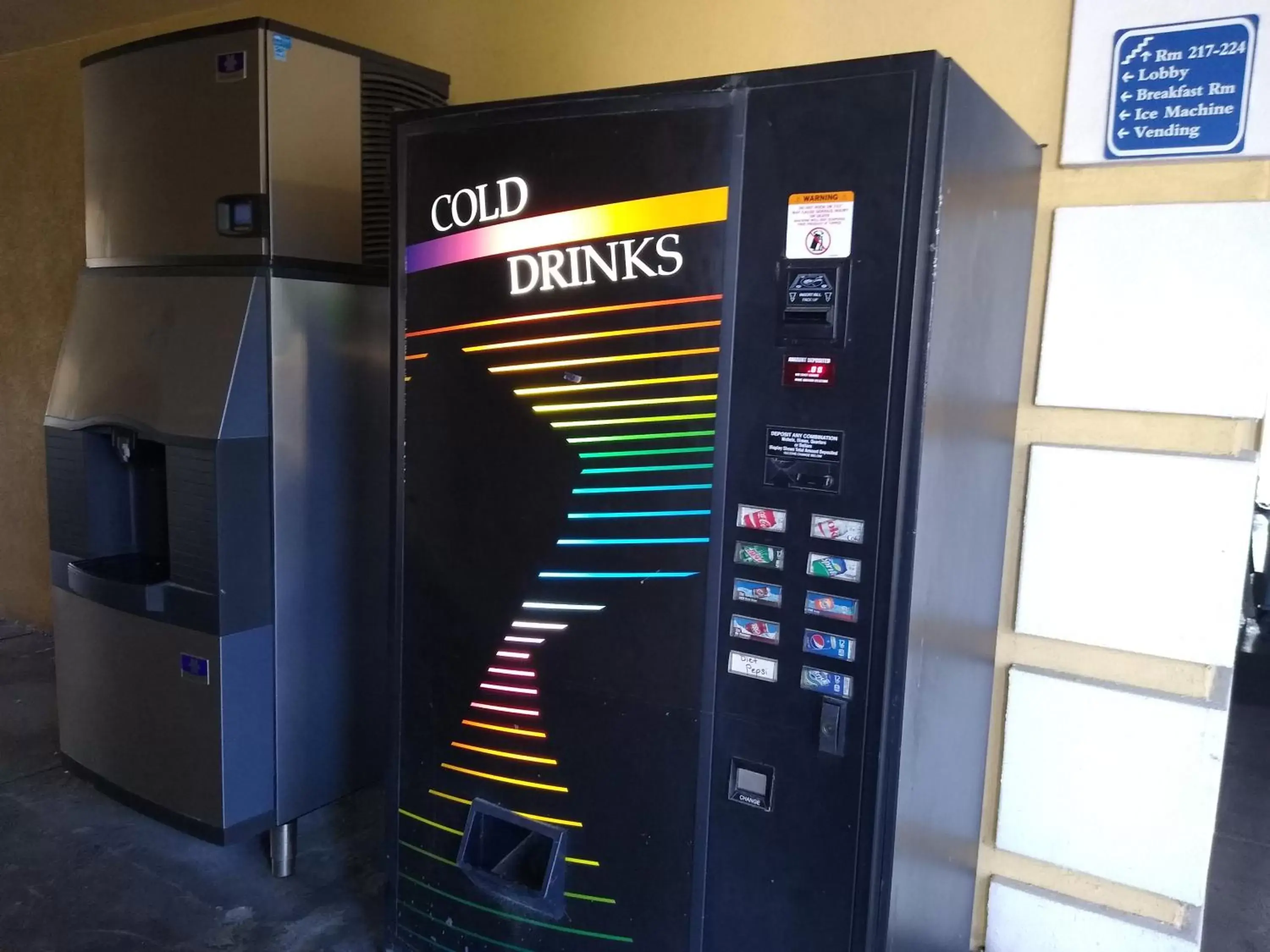 Drinks in Days Inn by Wyndham Kingsland GA