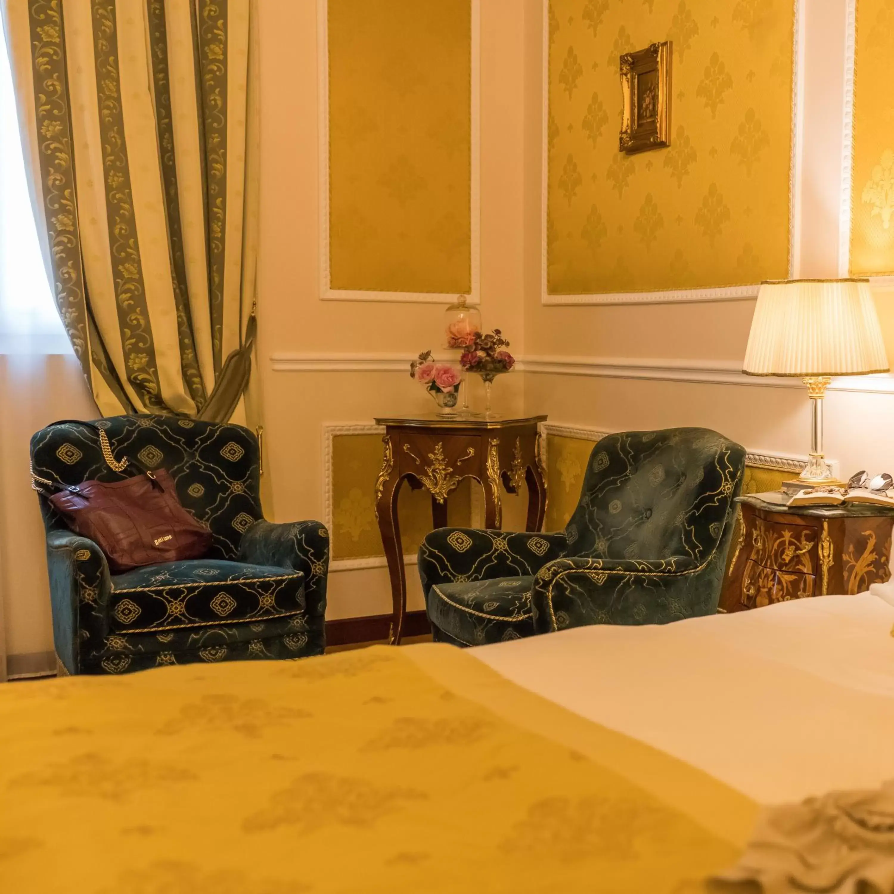 Bedroom, Seating Area in Hotel Bernini Palace