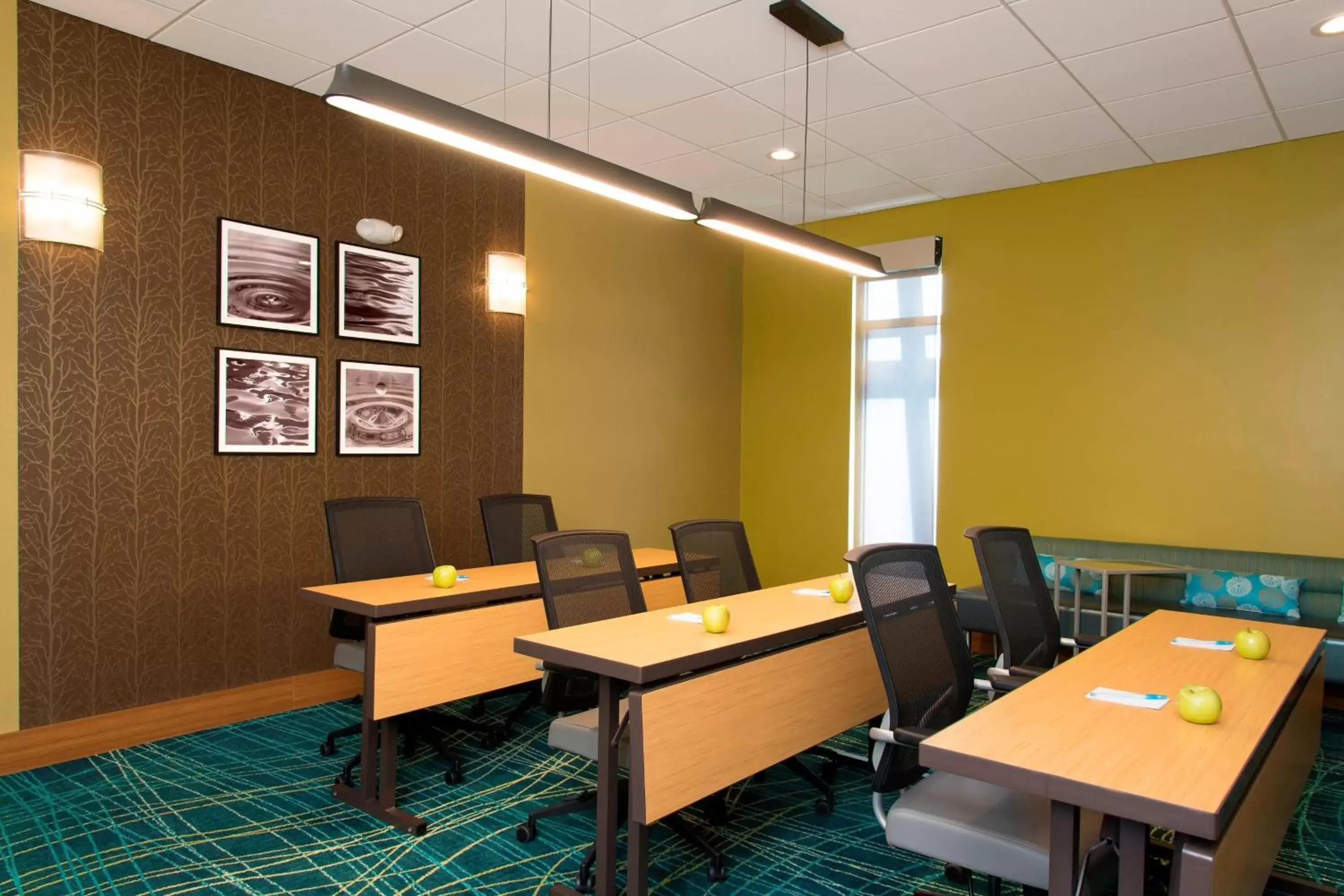 Meeting/conference room, Restaurant/Places to Eat in SpringHill Suites Houston Sugarland