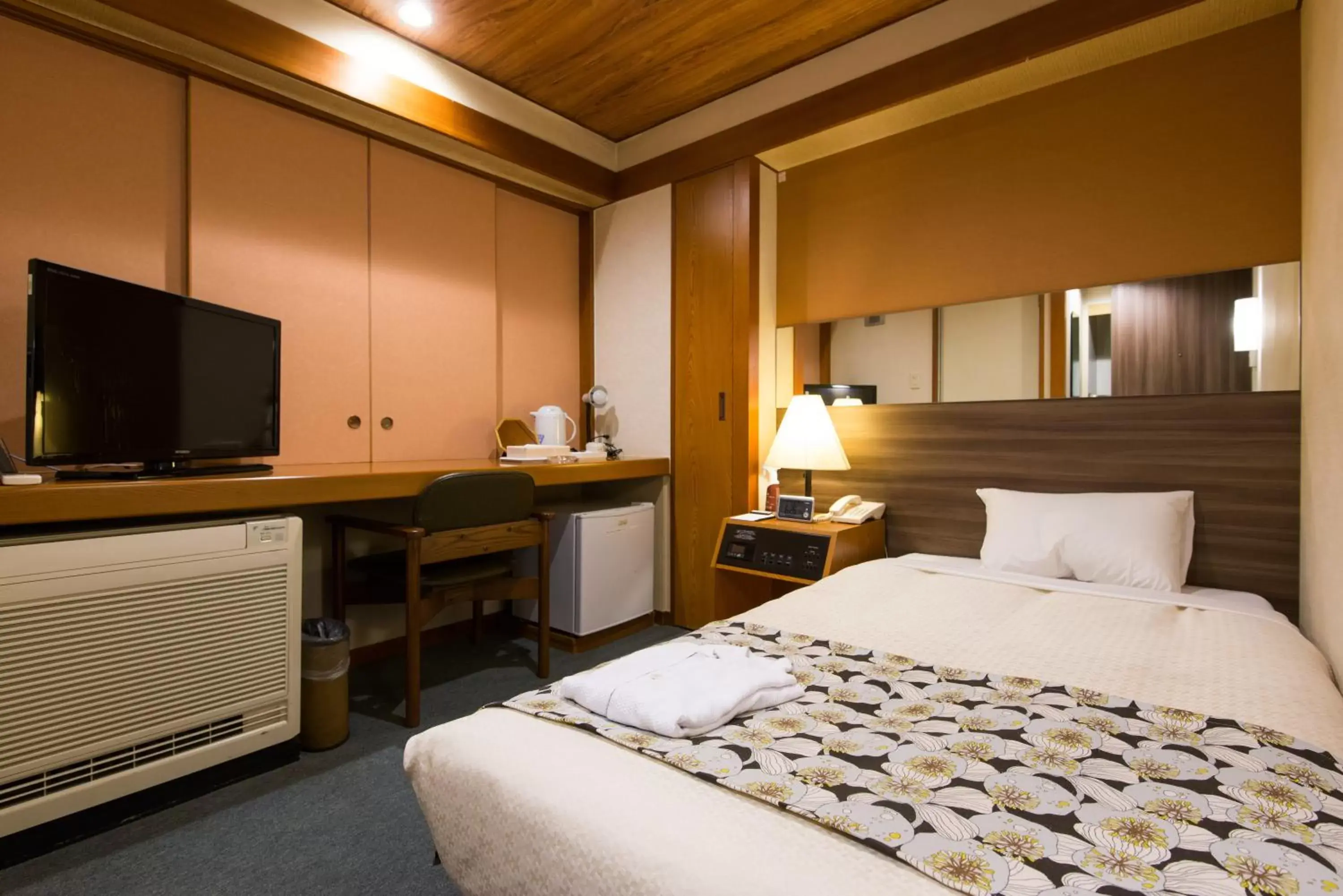 Photo of the whole room, Bed in The Hedistar Hotel Narita