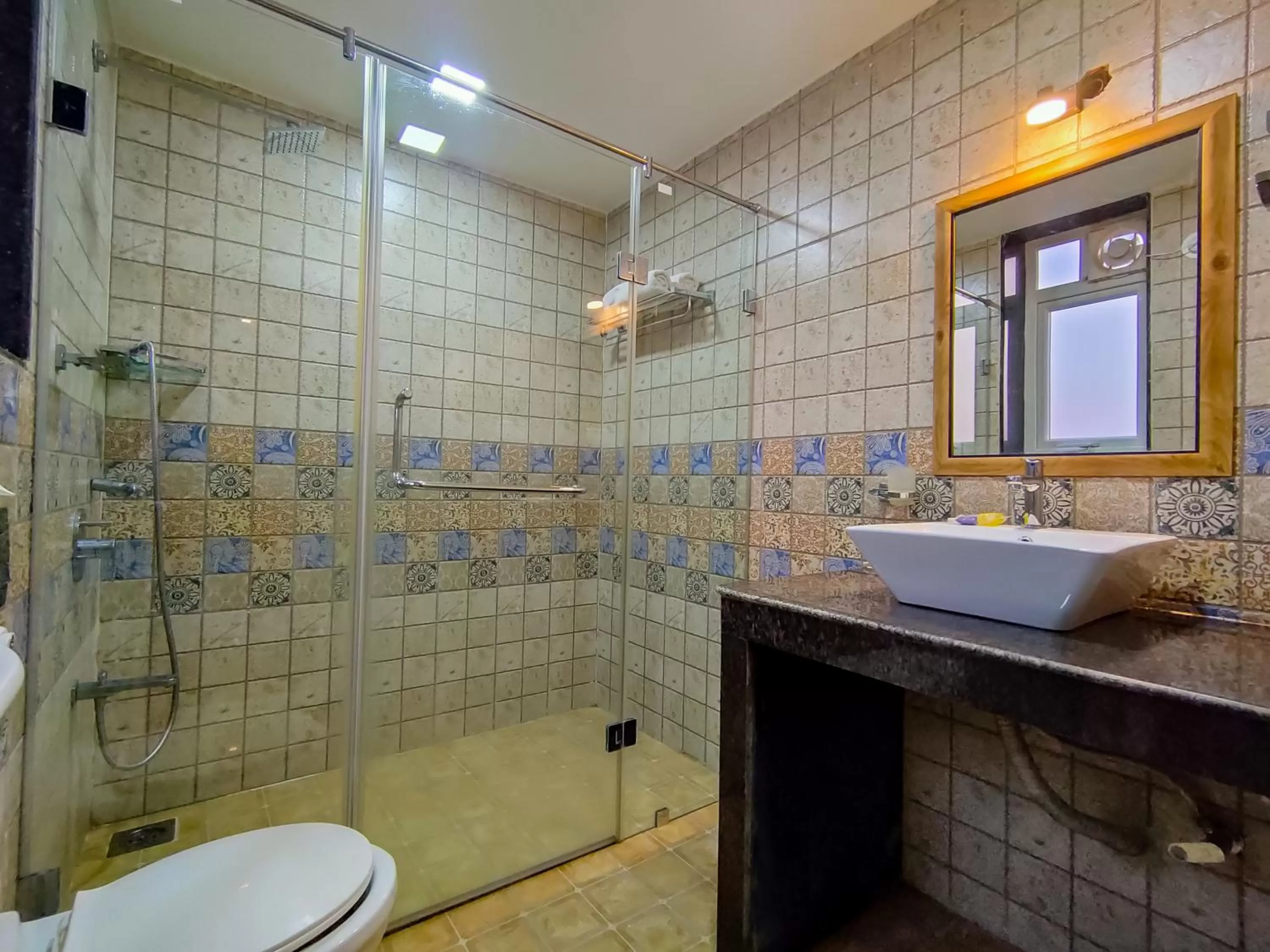 Shower, Bathroom in Hotel Baga Pescador