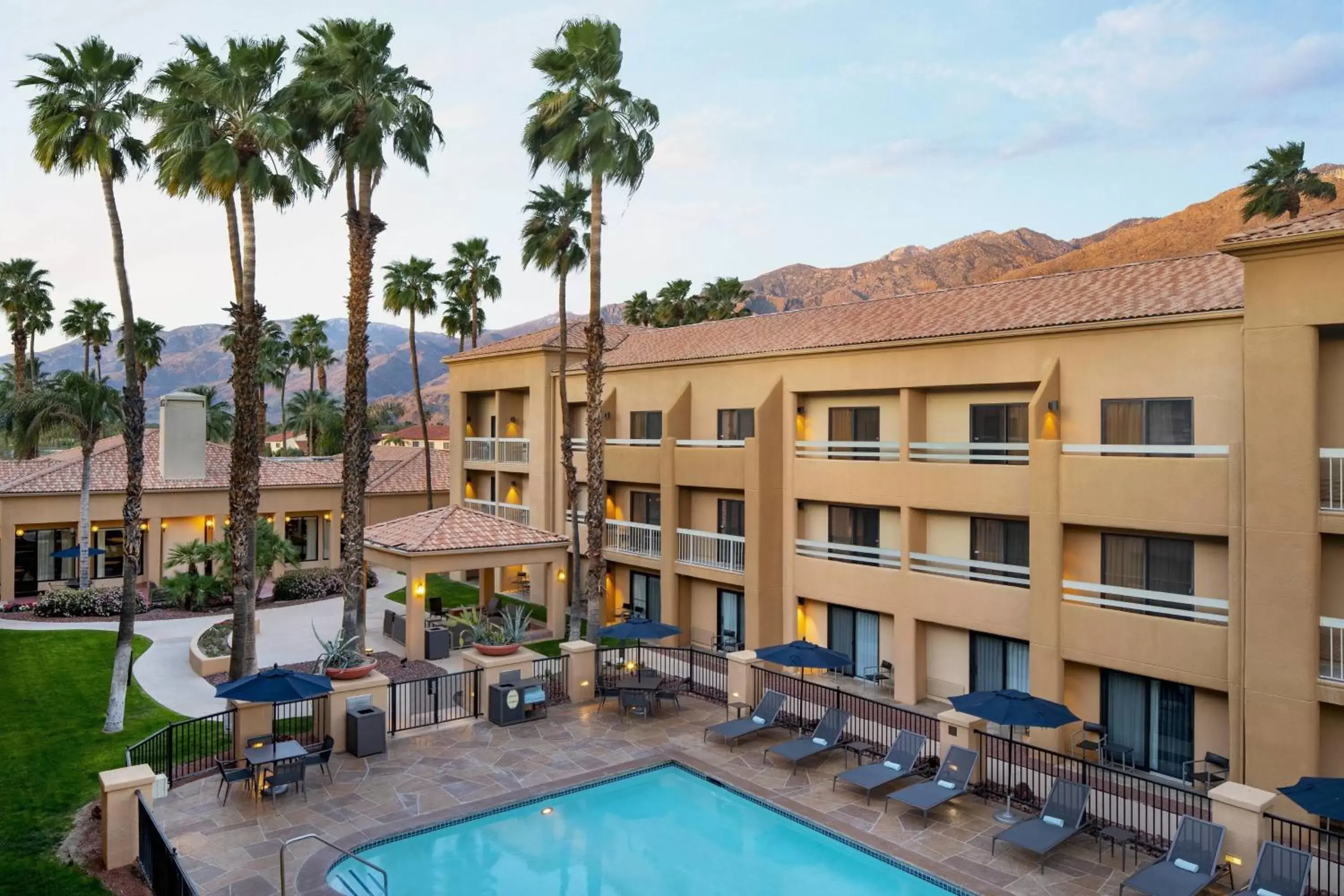 Swimming pool, Pool View in Courtyard by Marriott Palm Springs