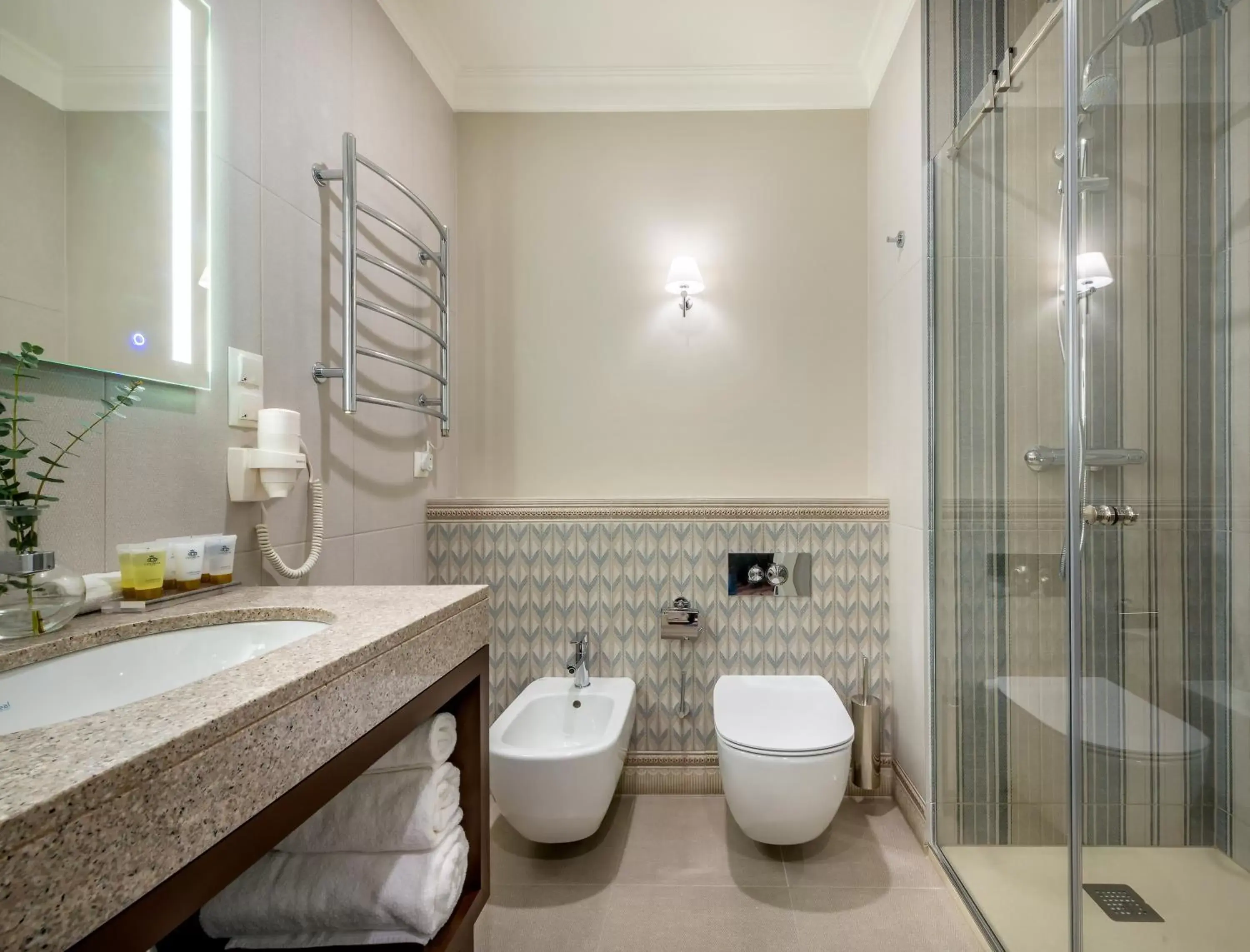 Shower, Bathroom in Ratonda Centrum Hotels