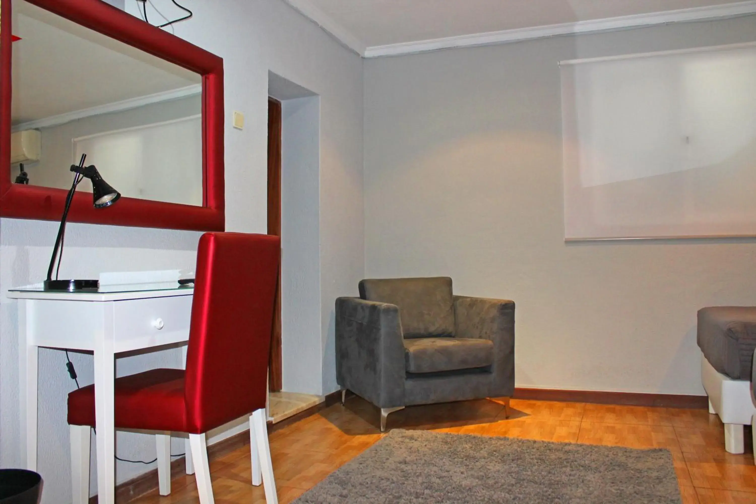 Bedroom, Seating Area in Hotel Porto Nobre