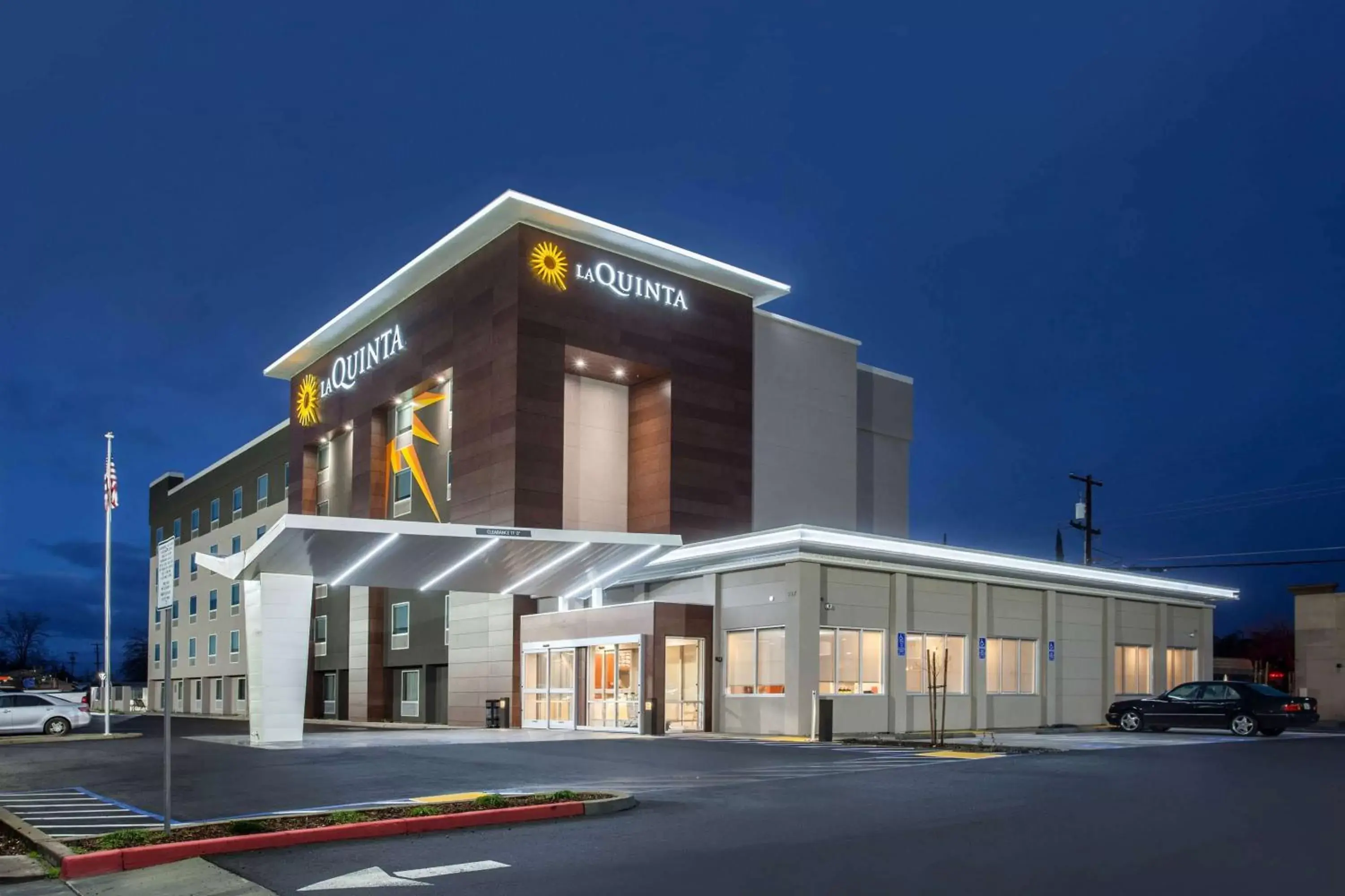 Property building in La Quinta by Wyndham Madera Property building in La Quinta by Wyndham Madera