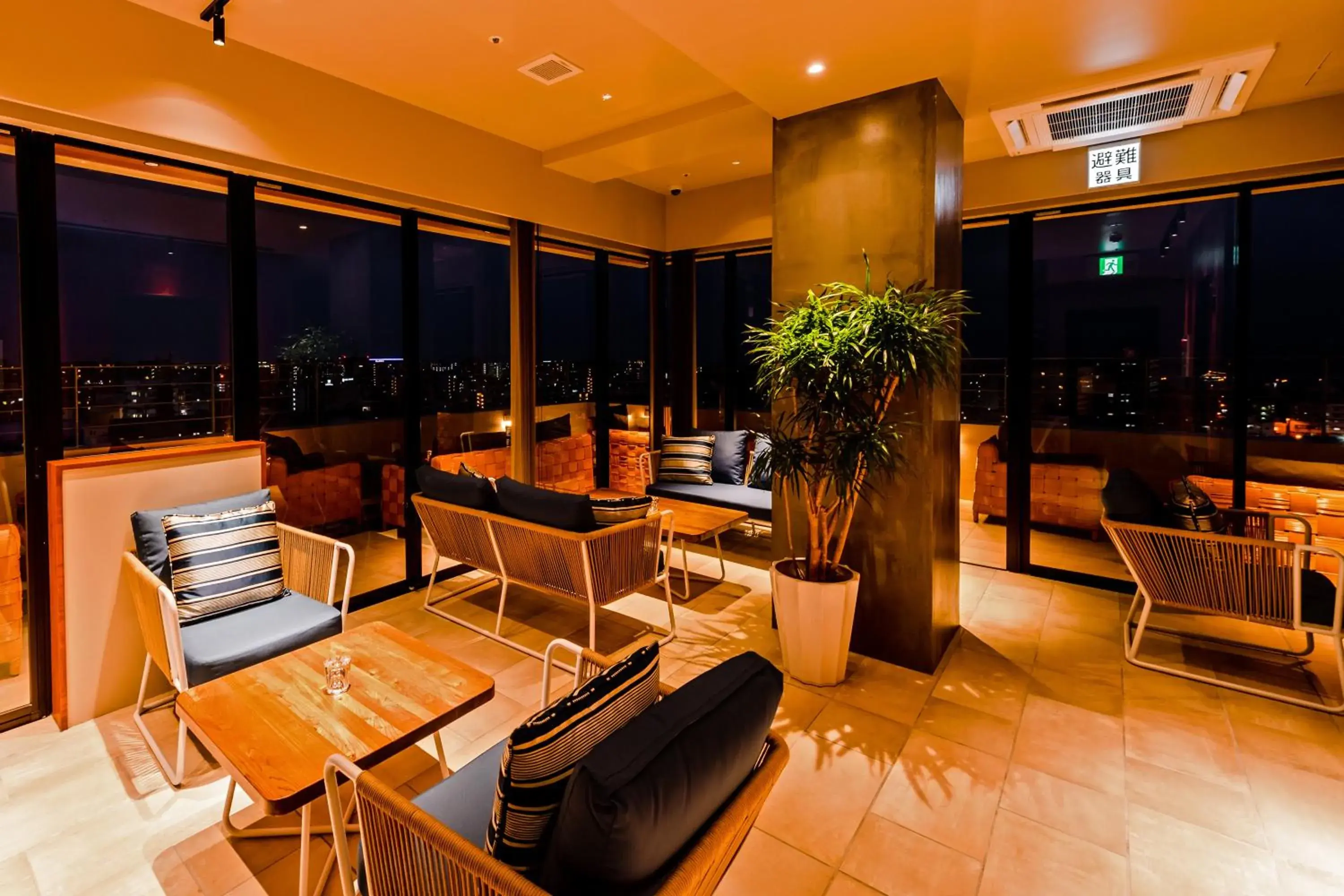 Lounge or bar in PROSTYLE TERRACE NAHA Lounge or bar in PROSTYLE TERRACE NAHA