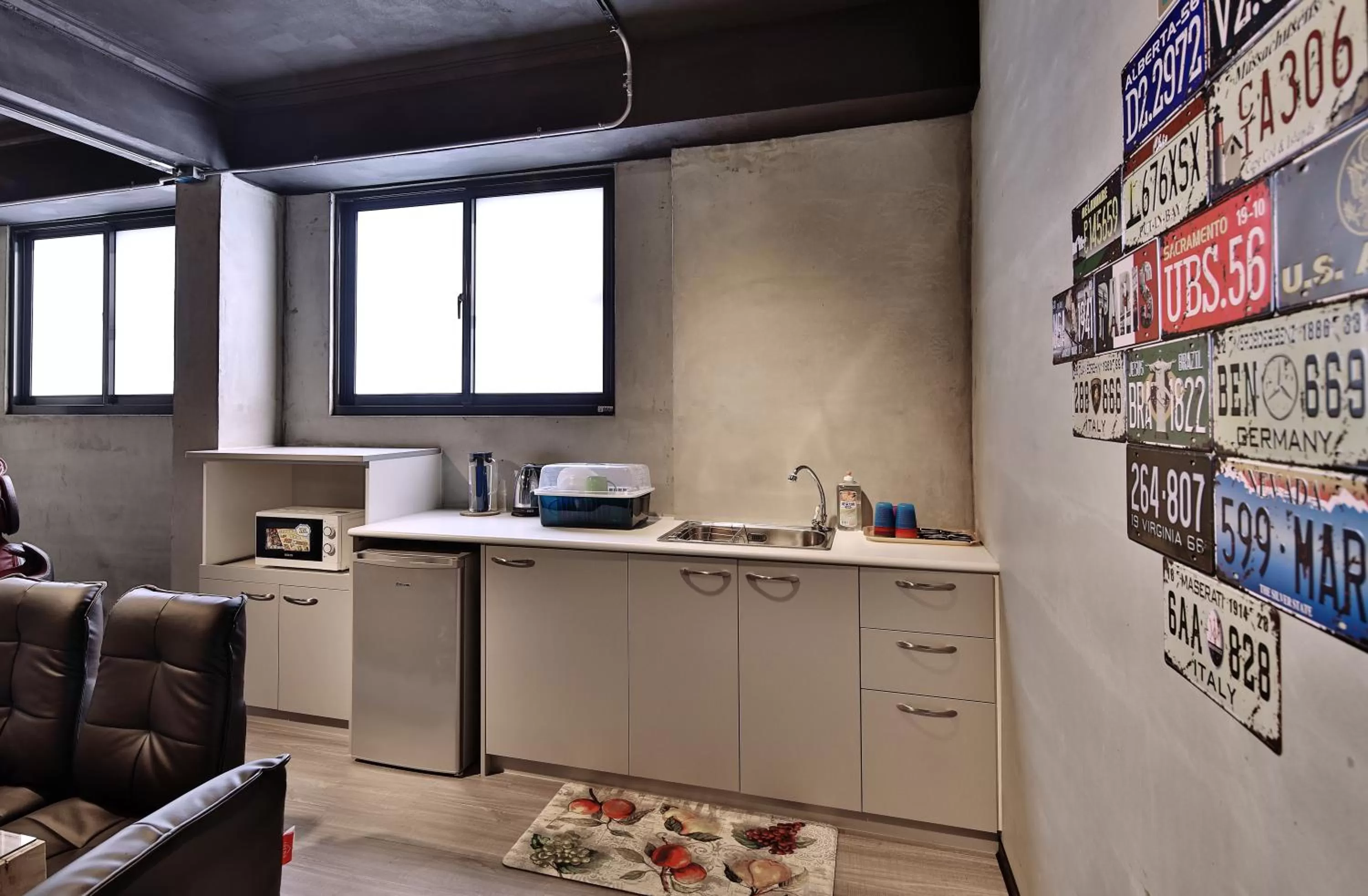 Kitchen/Kitchenette in Full House of Happiness B&B