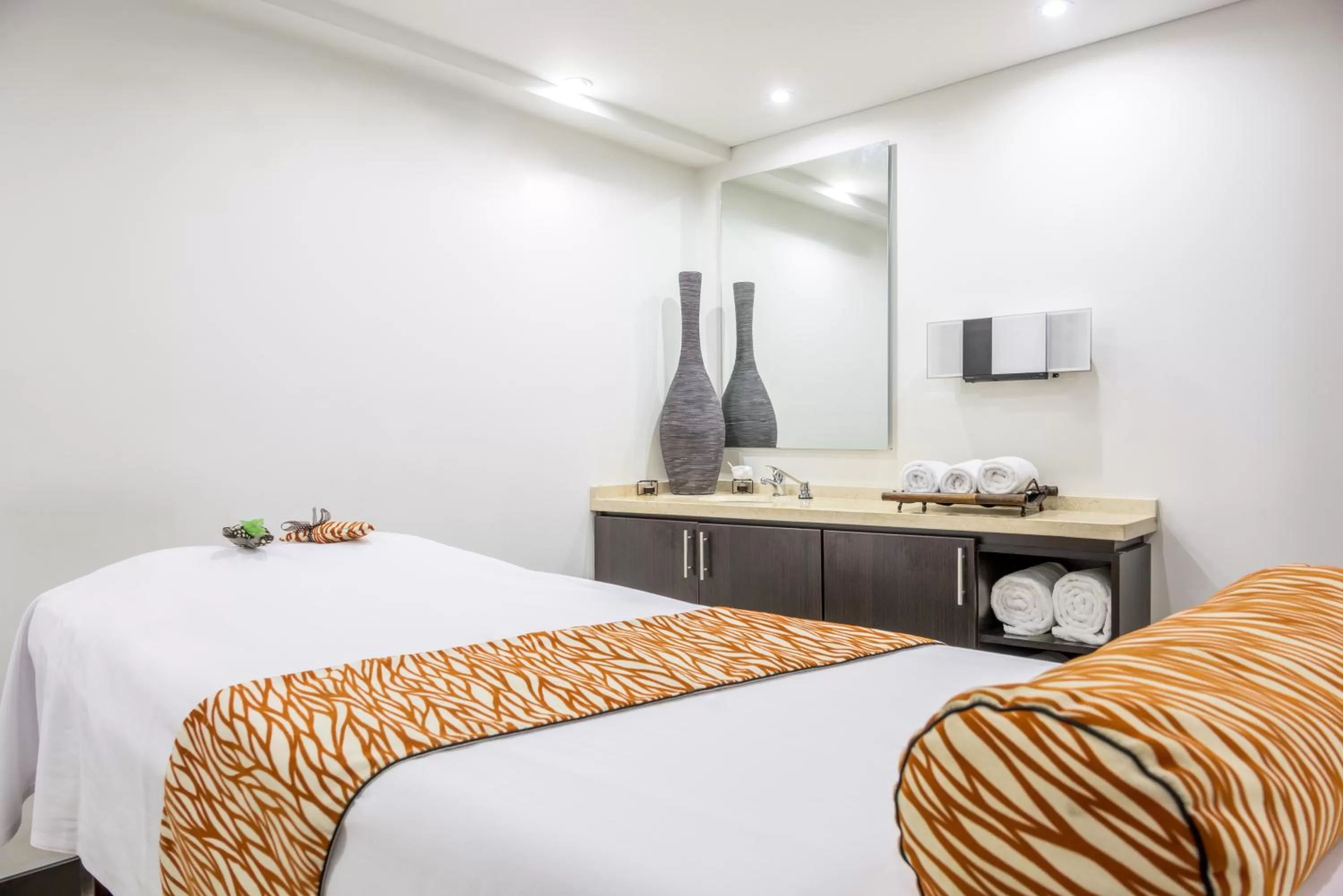 Massage, Bed in Radisson Bogota Metrotel