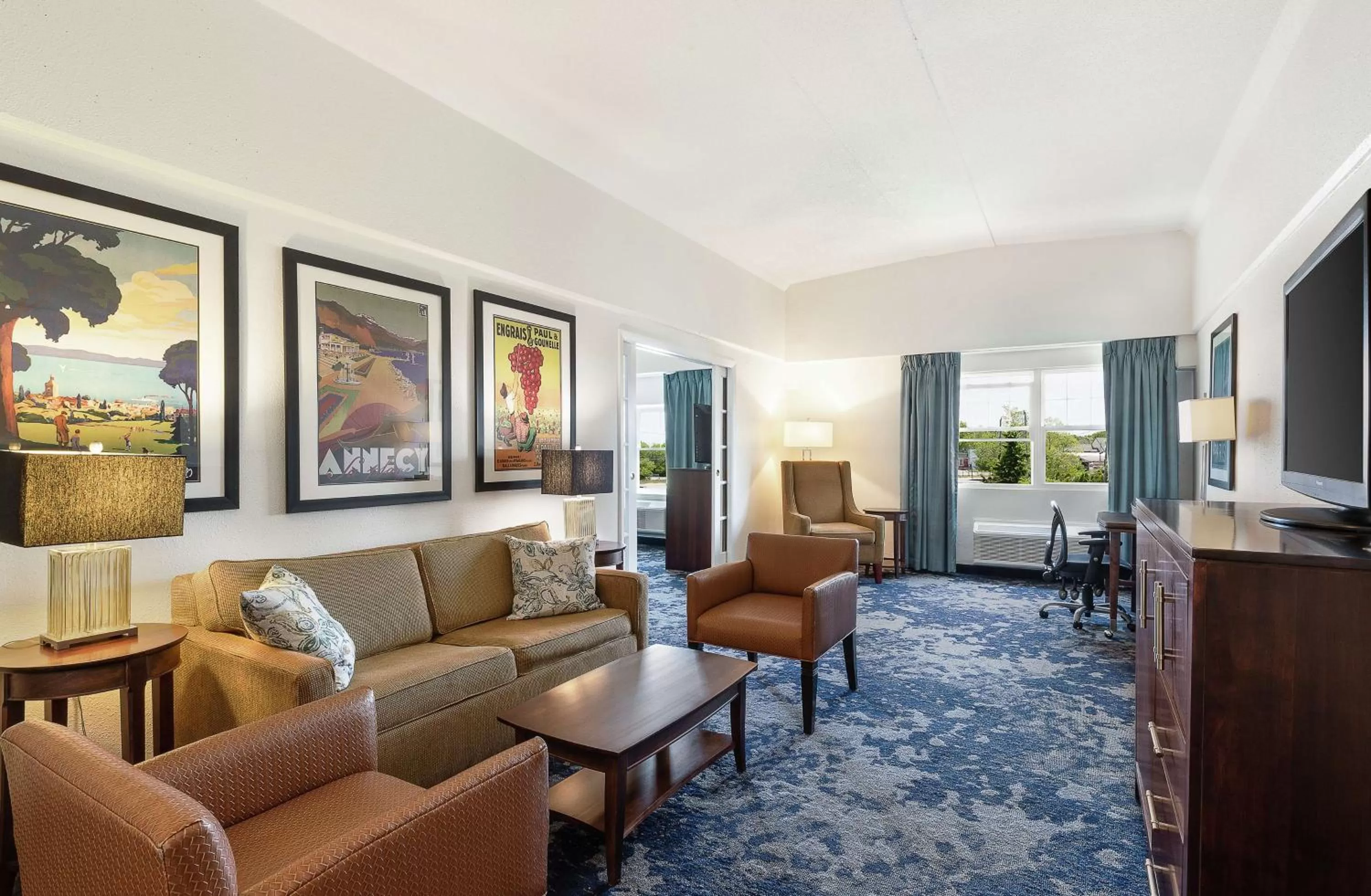 Living room in DoubleTree by Hilton Cape Cod - Hyannis