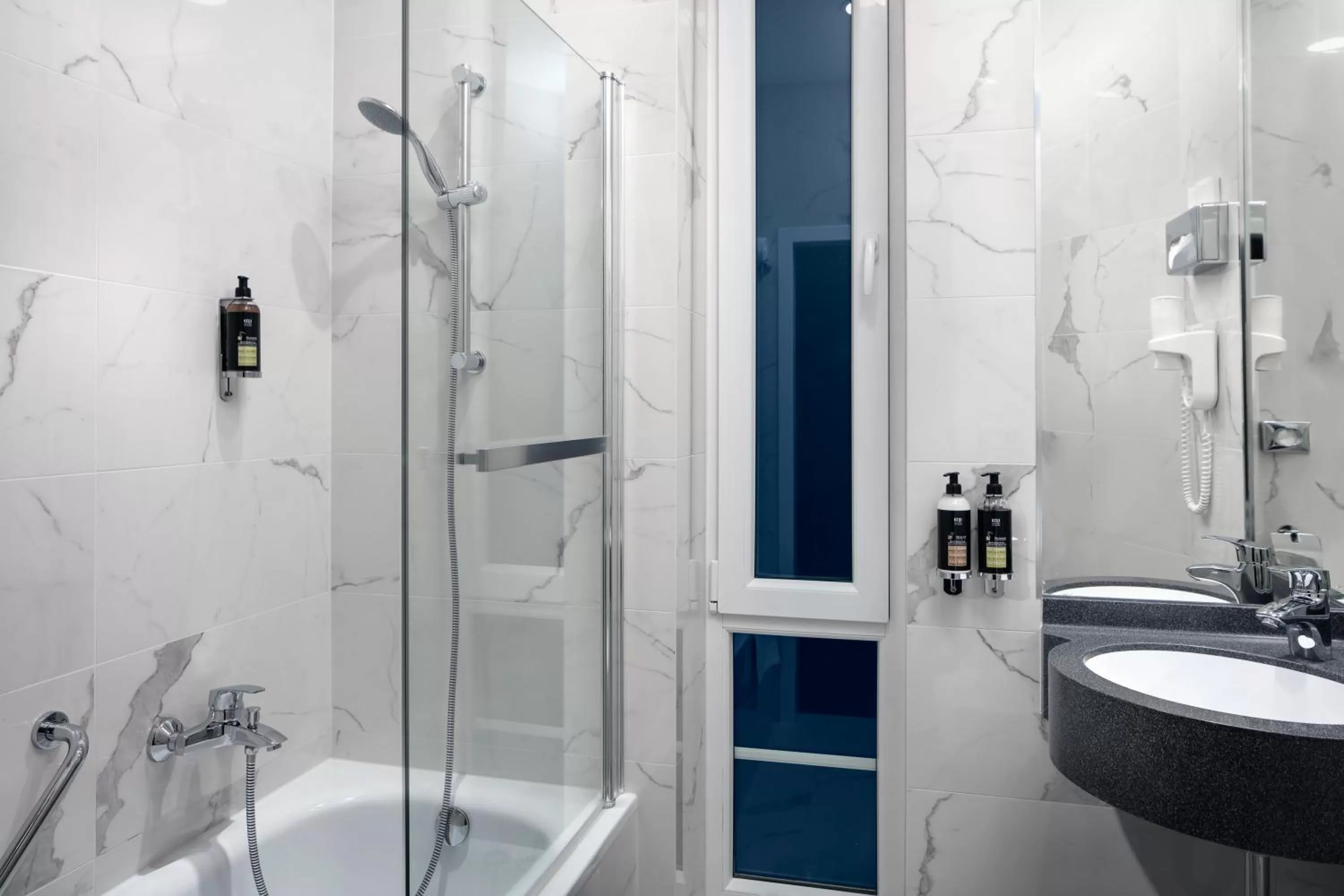 Bathroom in Astoria Hotel