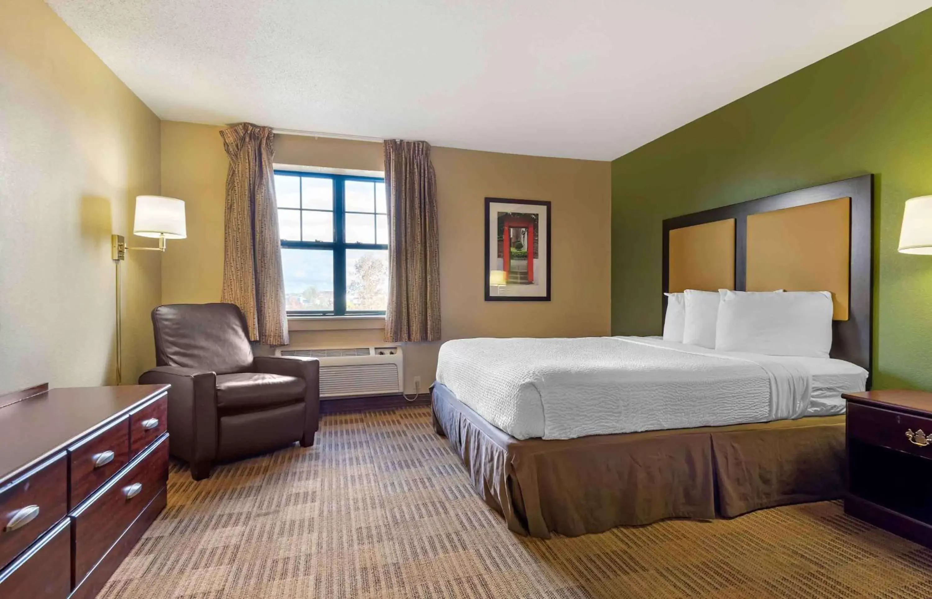 Bedroom in Extended Stay America Suites - Rochester - Henrietta