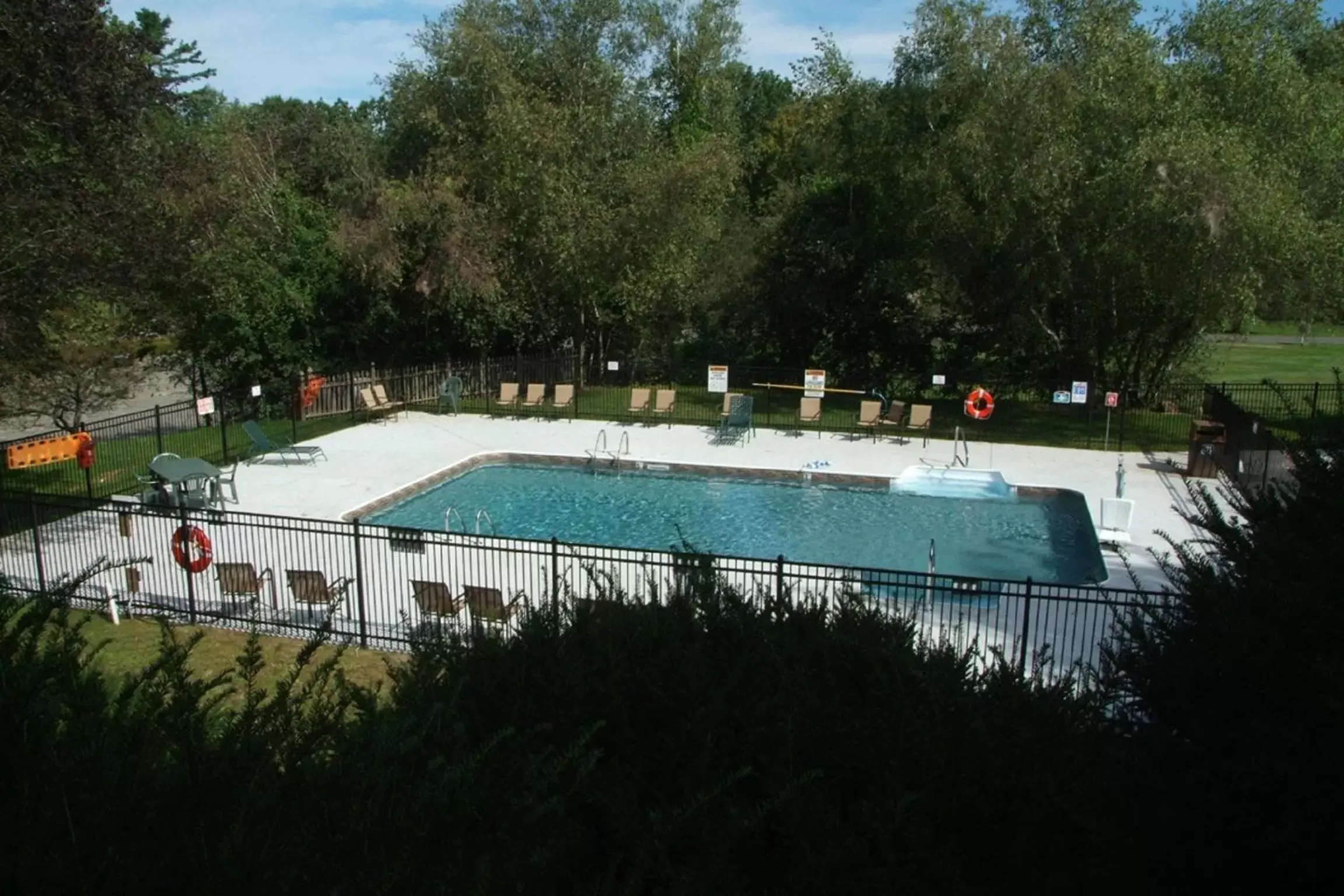 Swimming pool, Pool View in Publick House Historic Inn and Country Motor Lodge