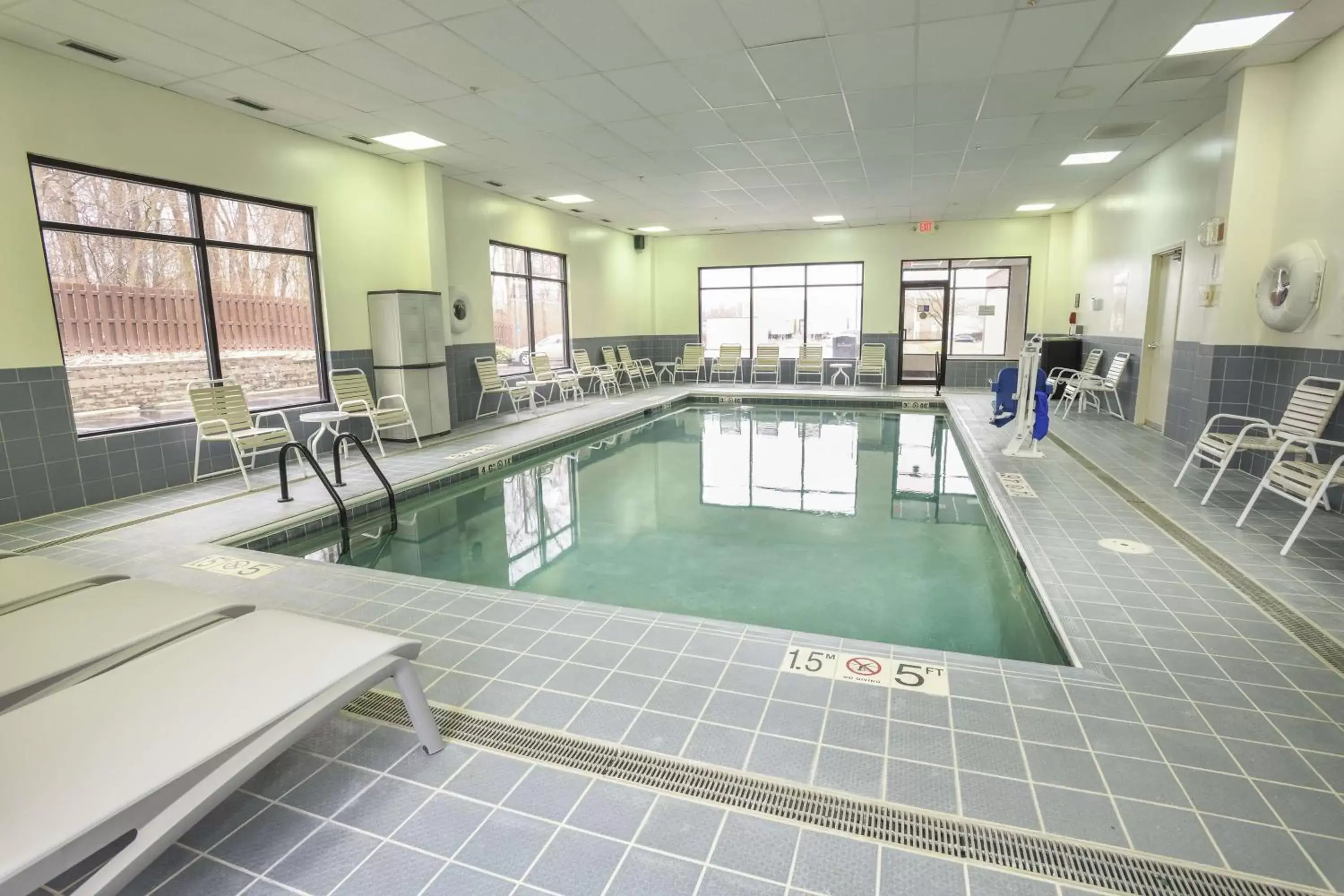 Swimming Pool in Hampton Inn Cincinnati Eastgate