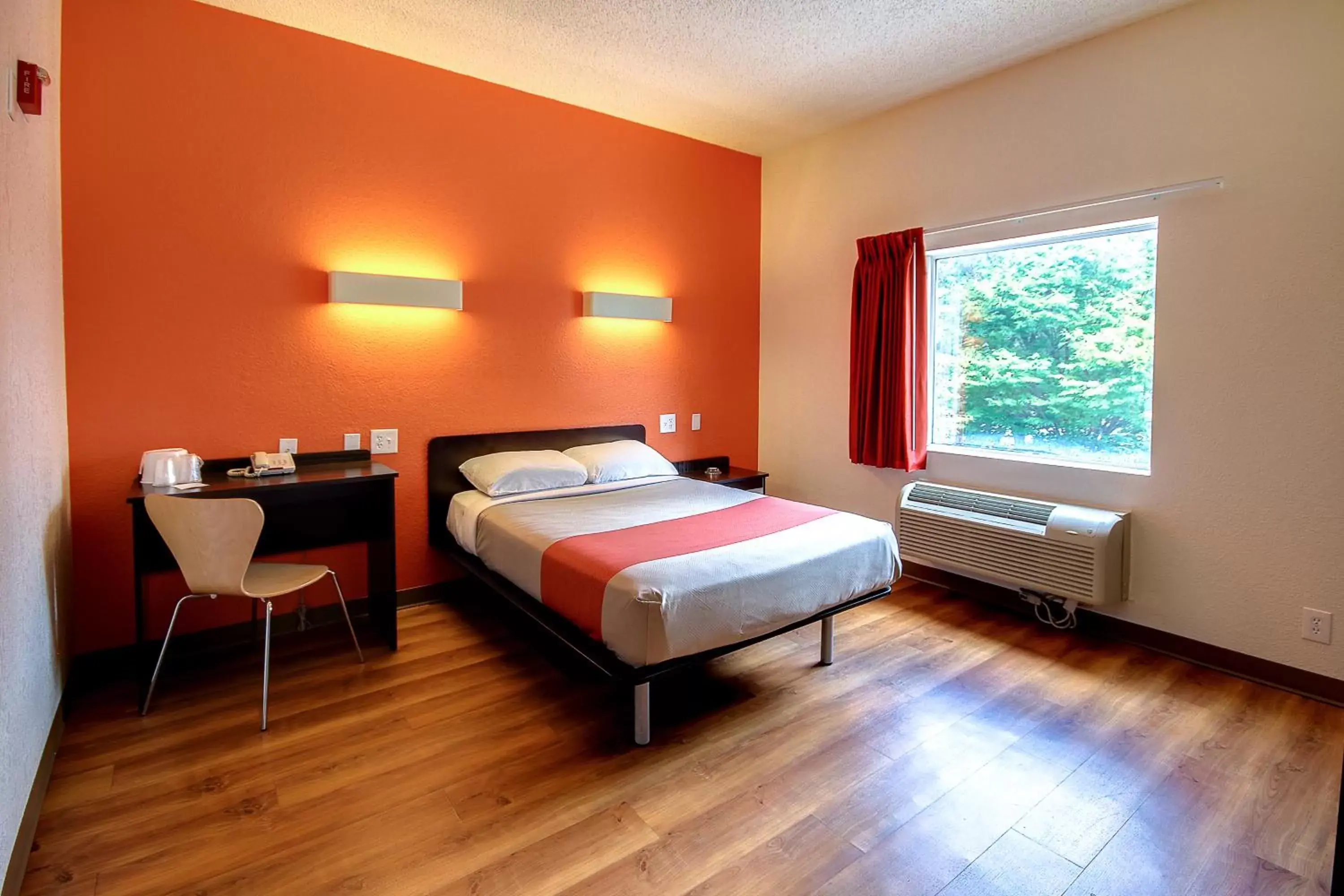 Bedroom, Bed in Motel 6-King Of Prussia, PA - Philadelphia
