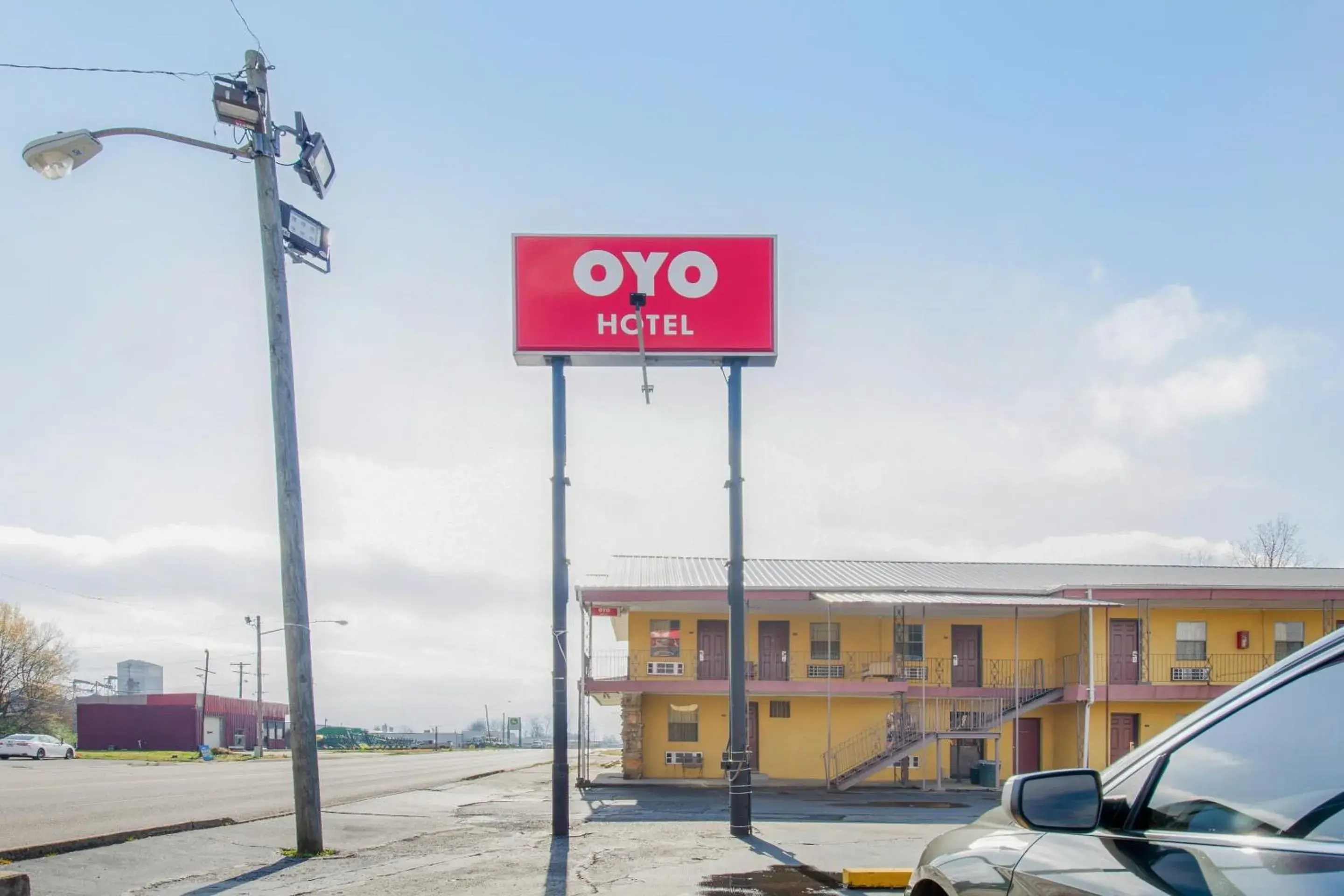 Facade/entrance in OYO Hotel Blytheville AR I-55